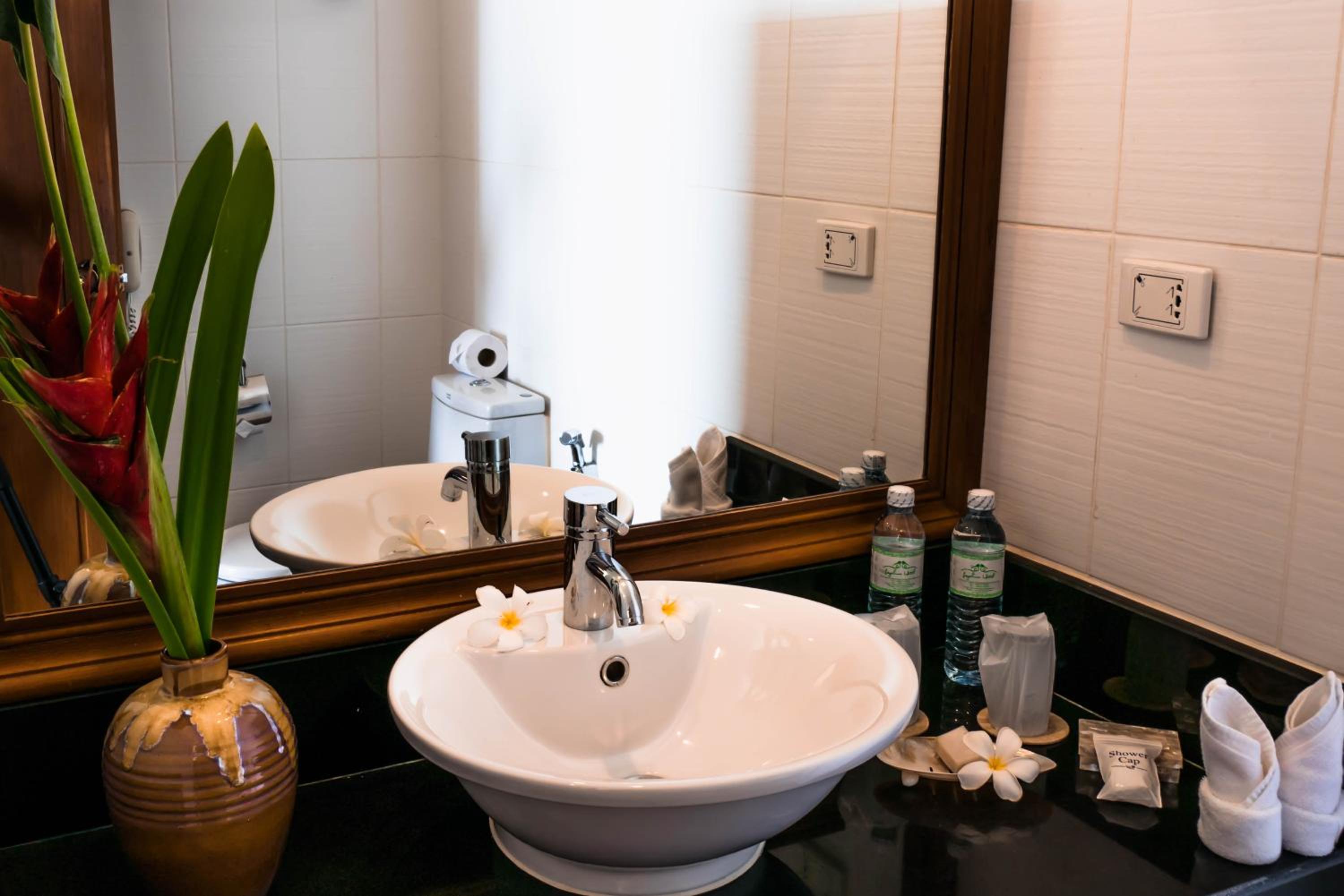 Deluxe Room (Size 50 Sqm.) - Photo 6