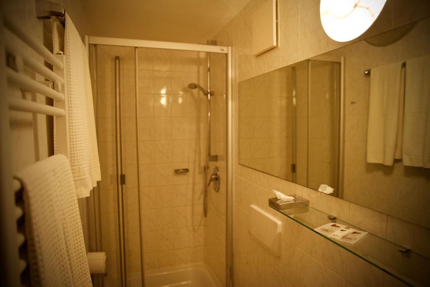 Double Room - Photo 5