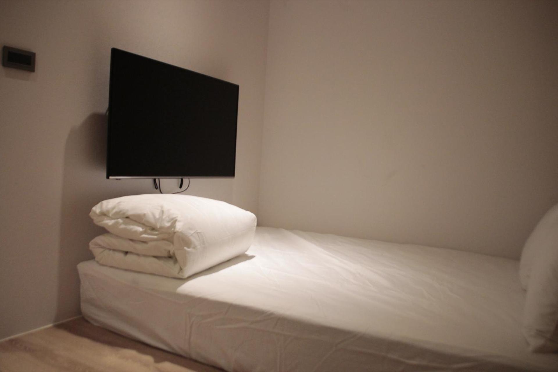 Single Room with Shared Shower and Toilet photo 3