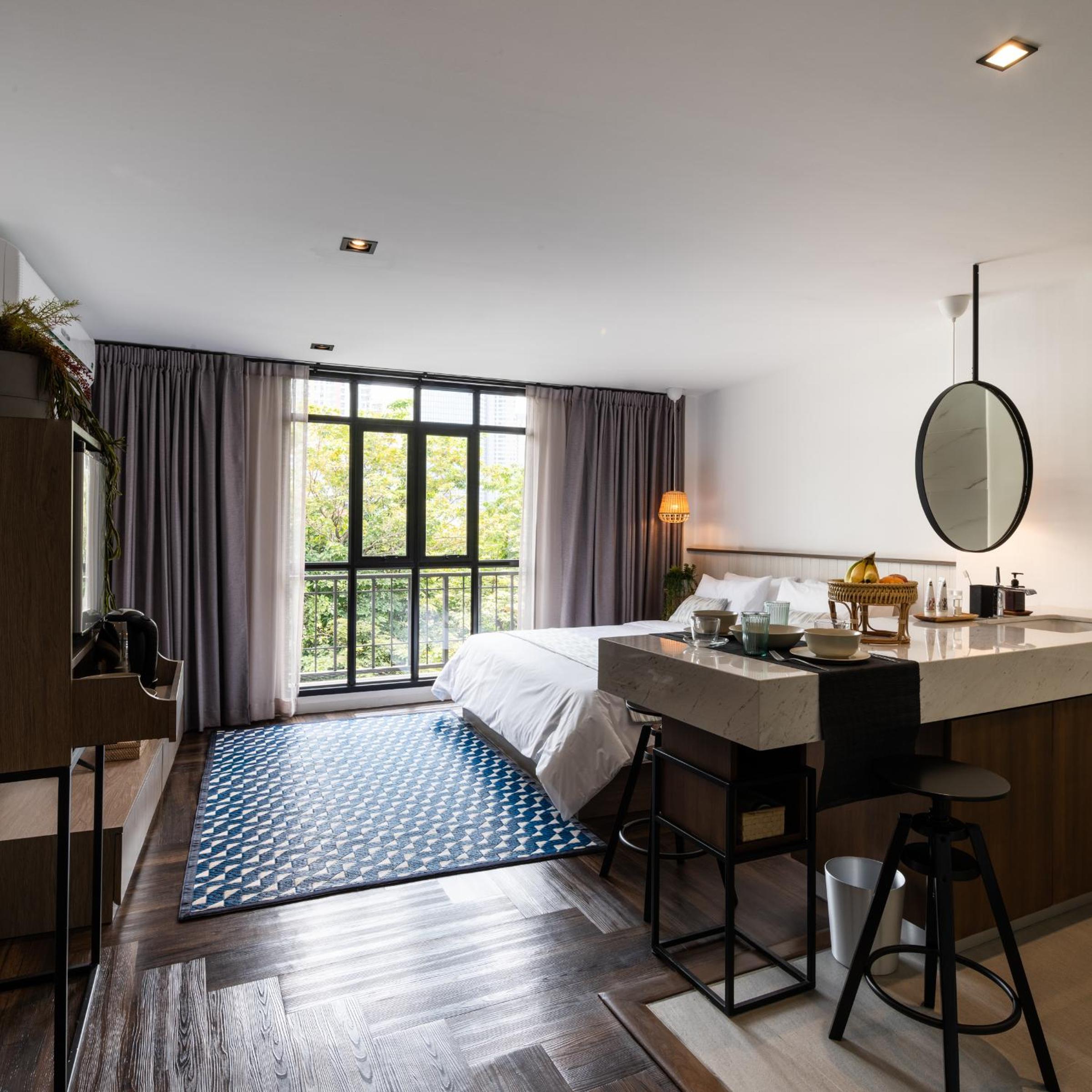 Deluxe King Room photo 2