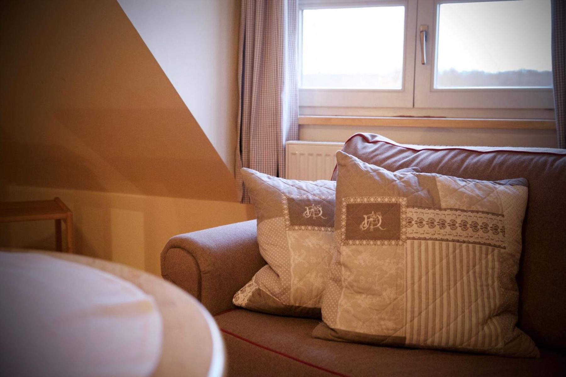 Family Room - Photo 2