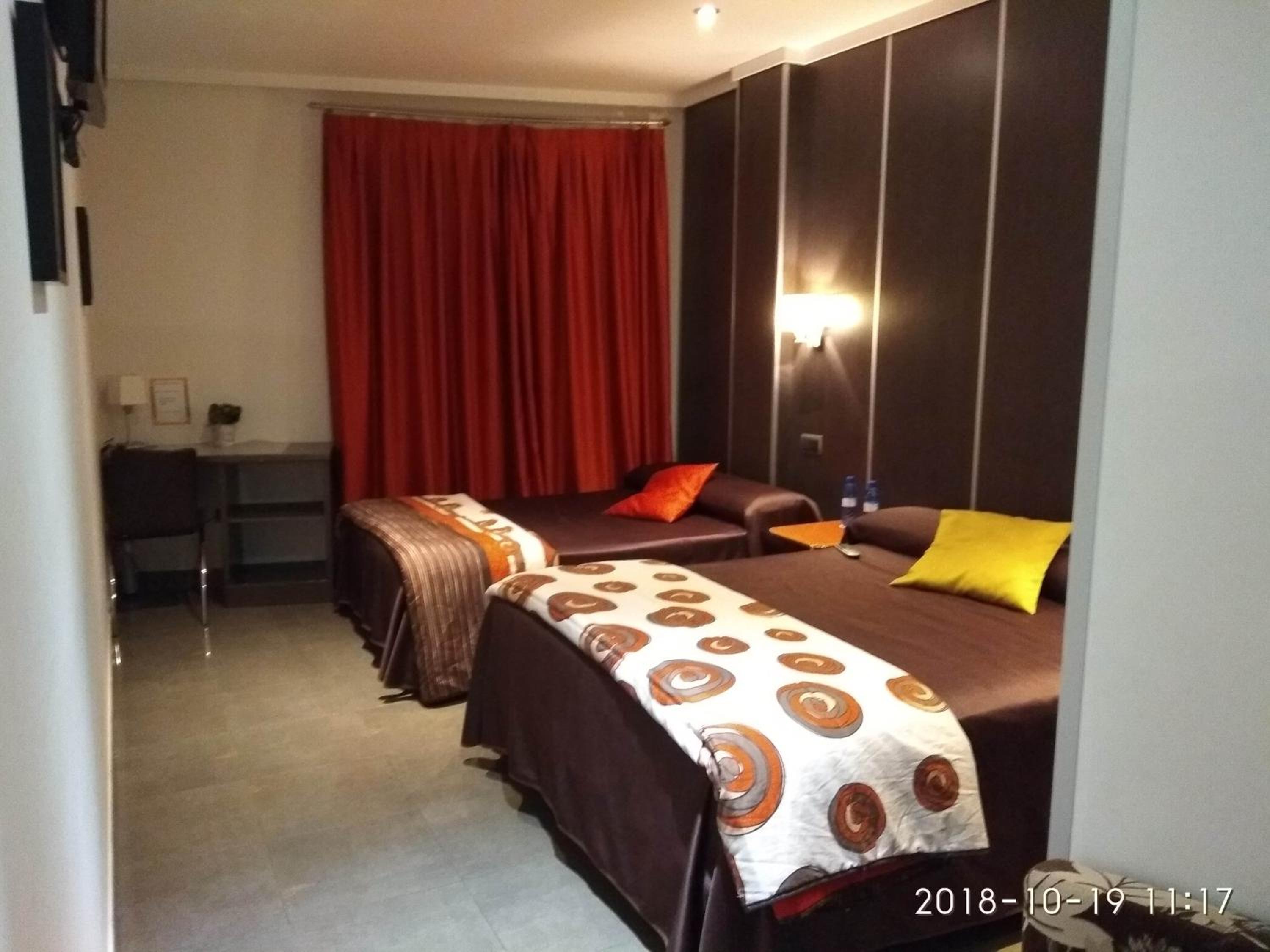 Double Room - Photo 7