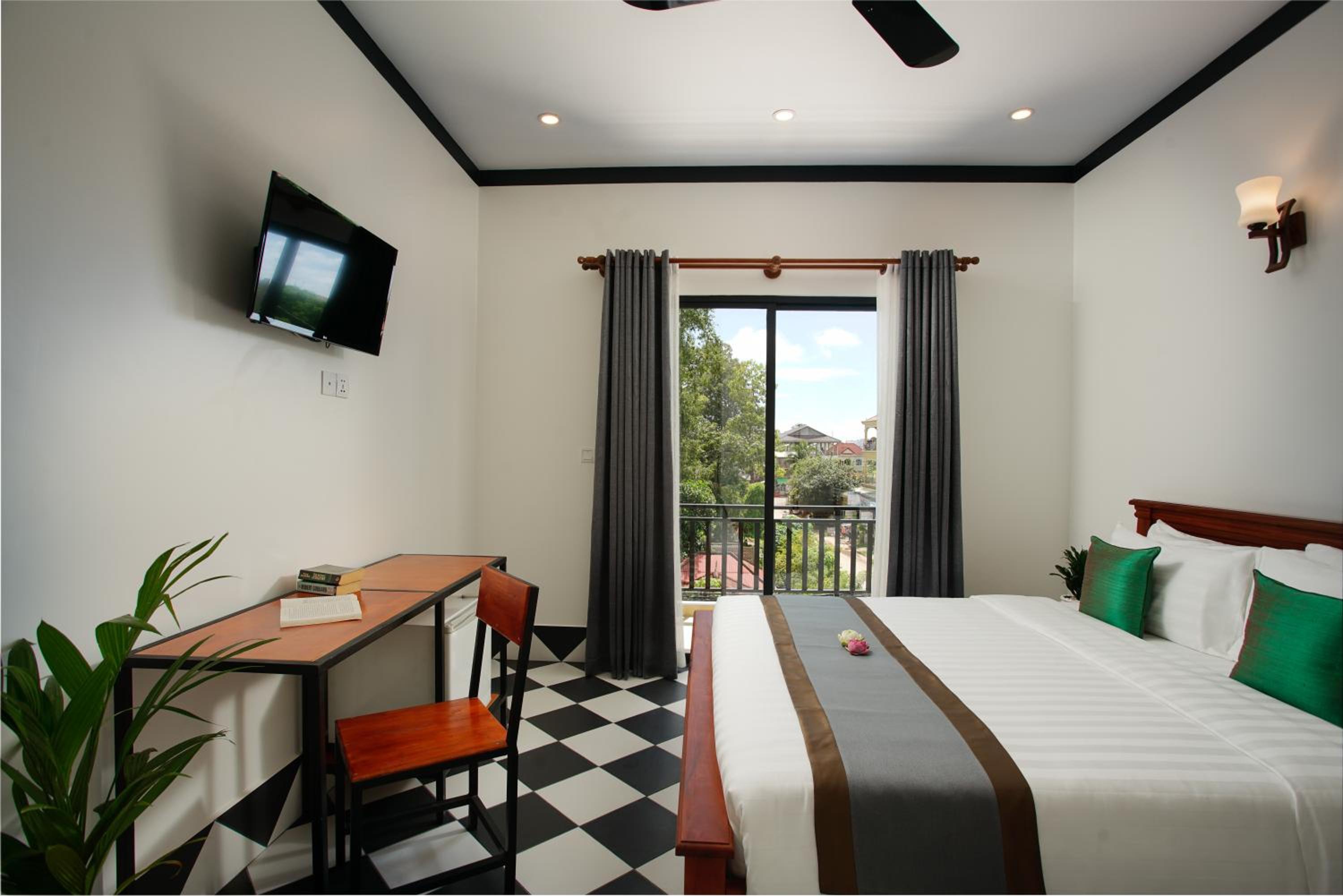 Deluxe Double Room with Balcony - Photo 1