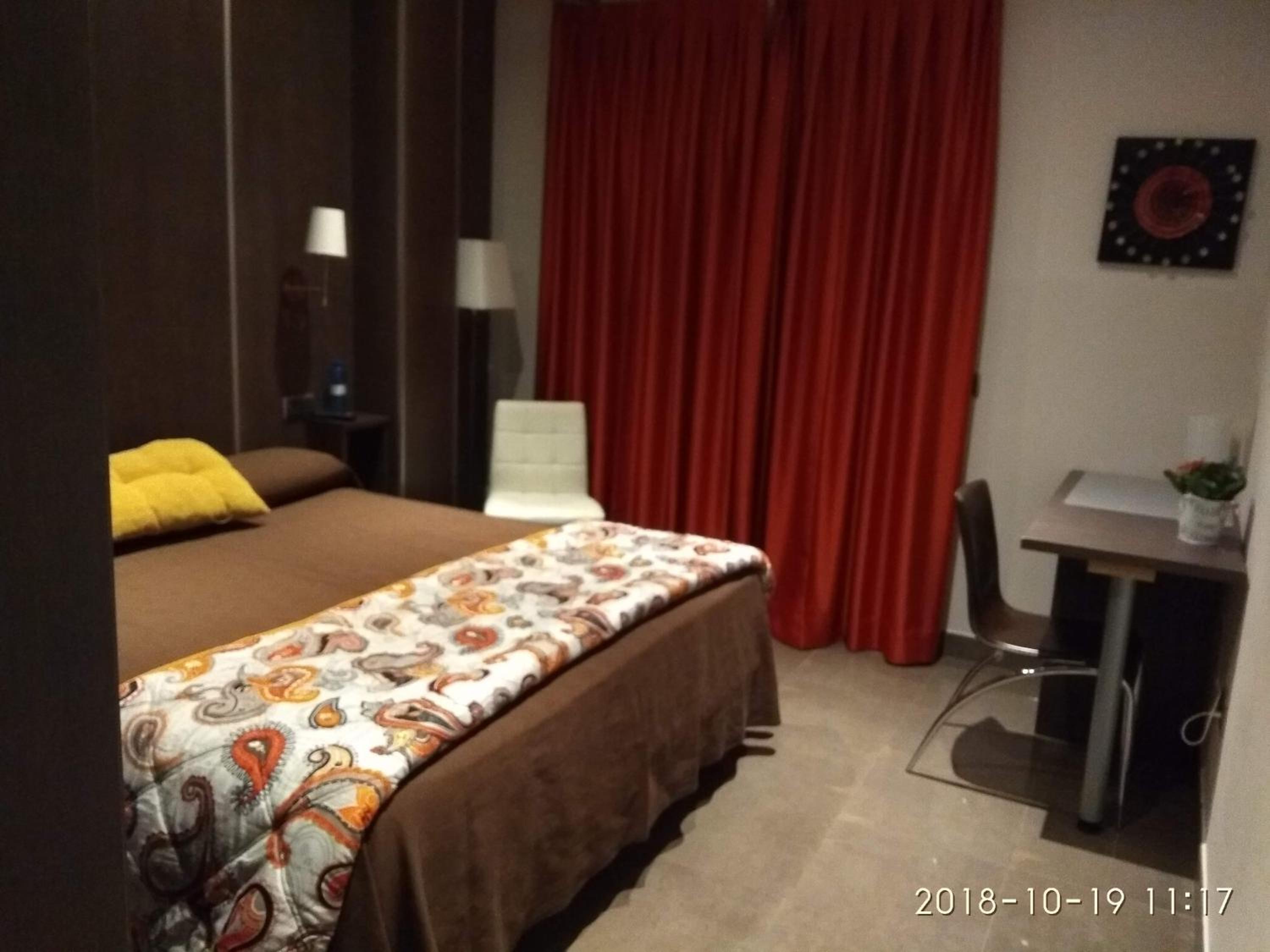 Double Room - Photo 8