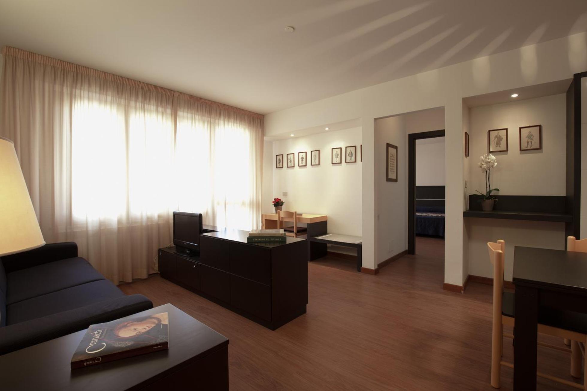 Executive Apartment - Photo 8