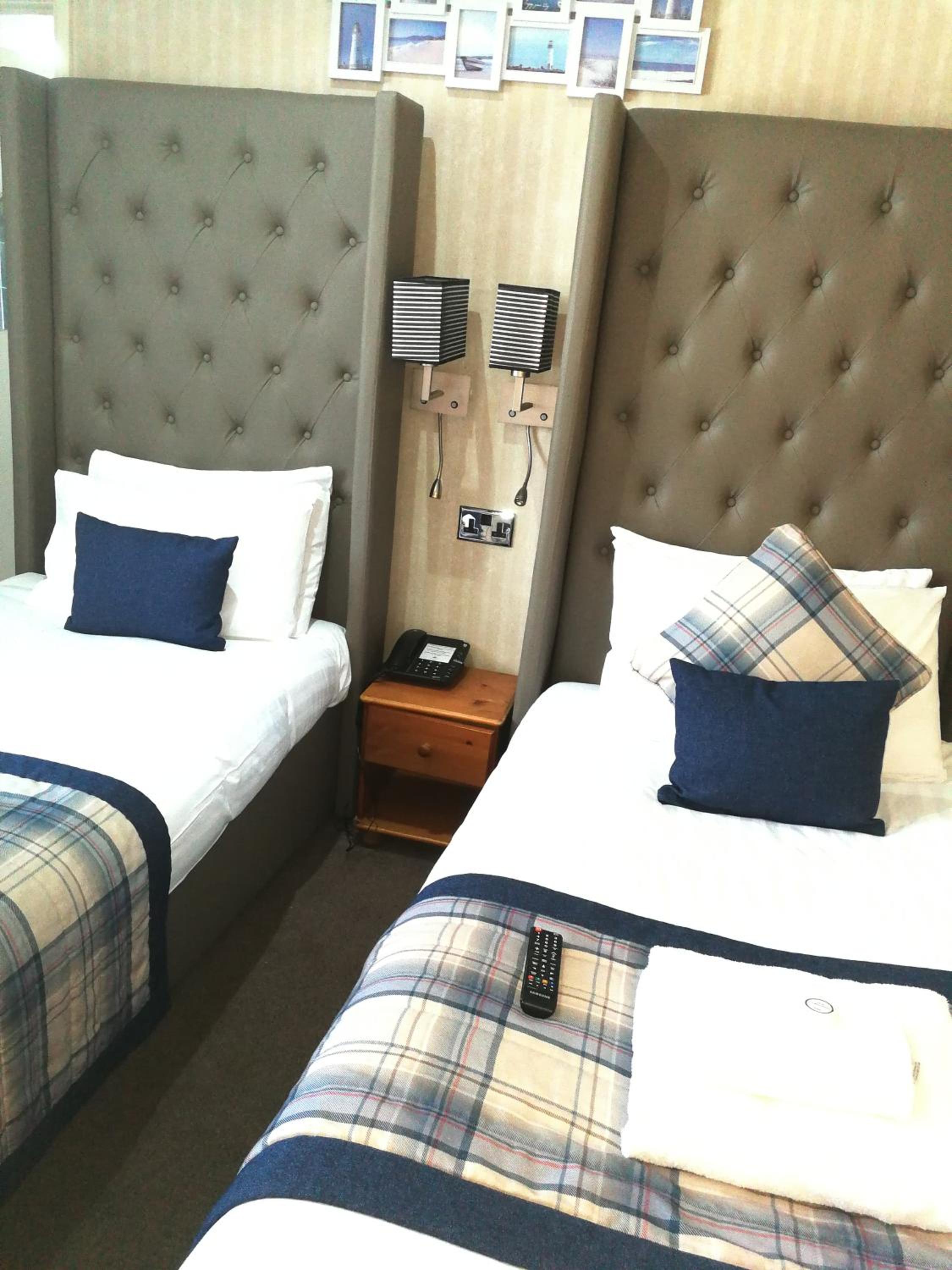 Twin Room - Photo 10