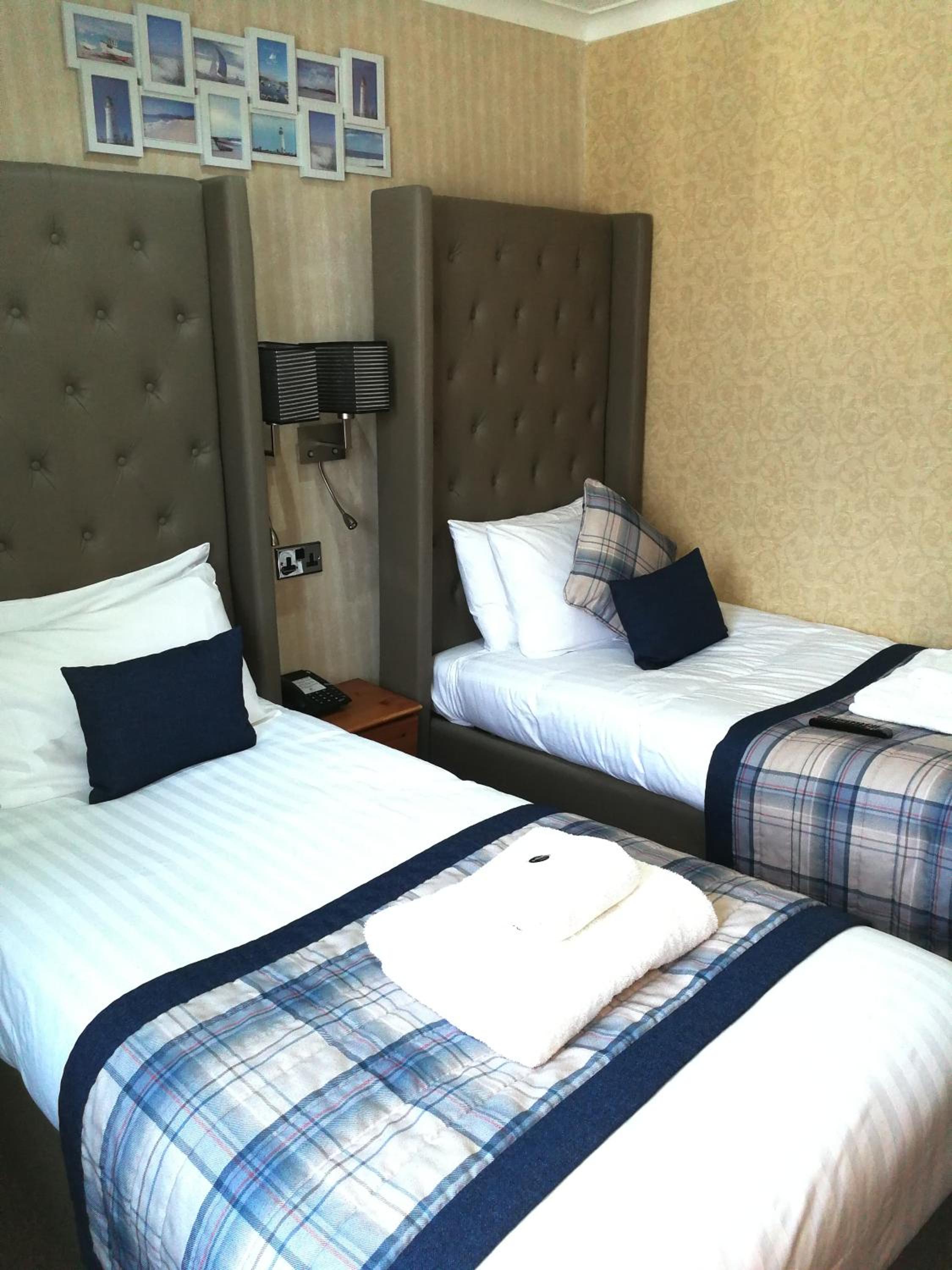 Twin Room - Photo 9