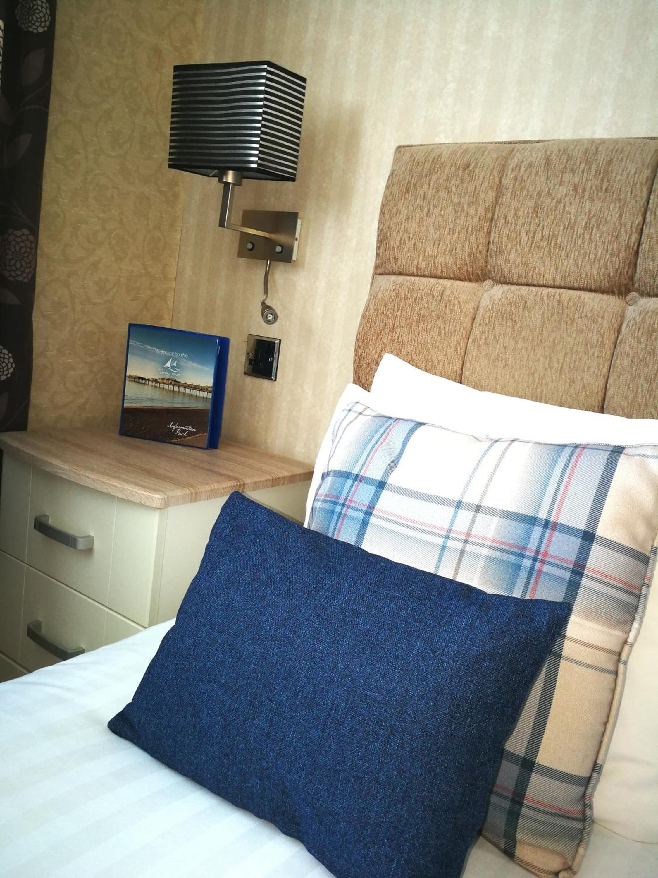 Twin Room - Photo 8