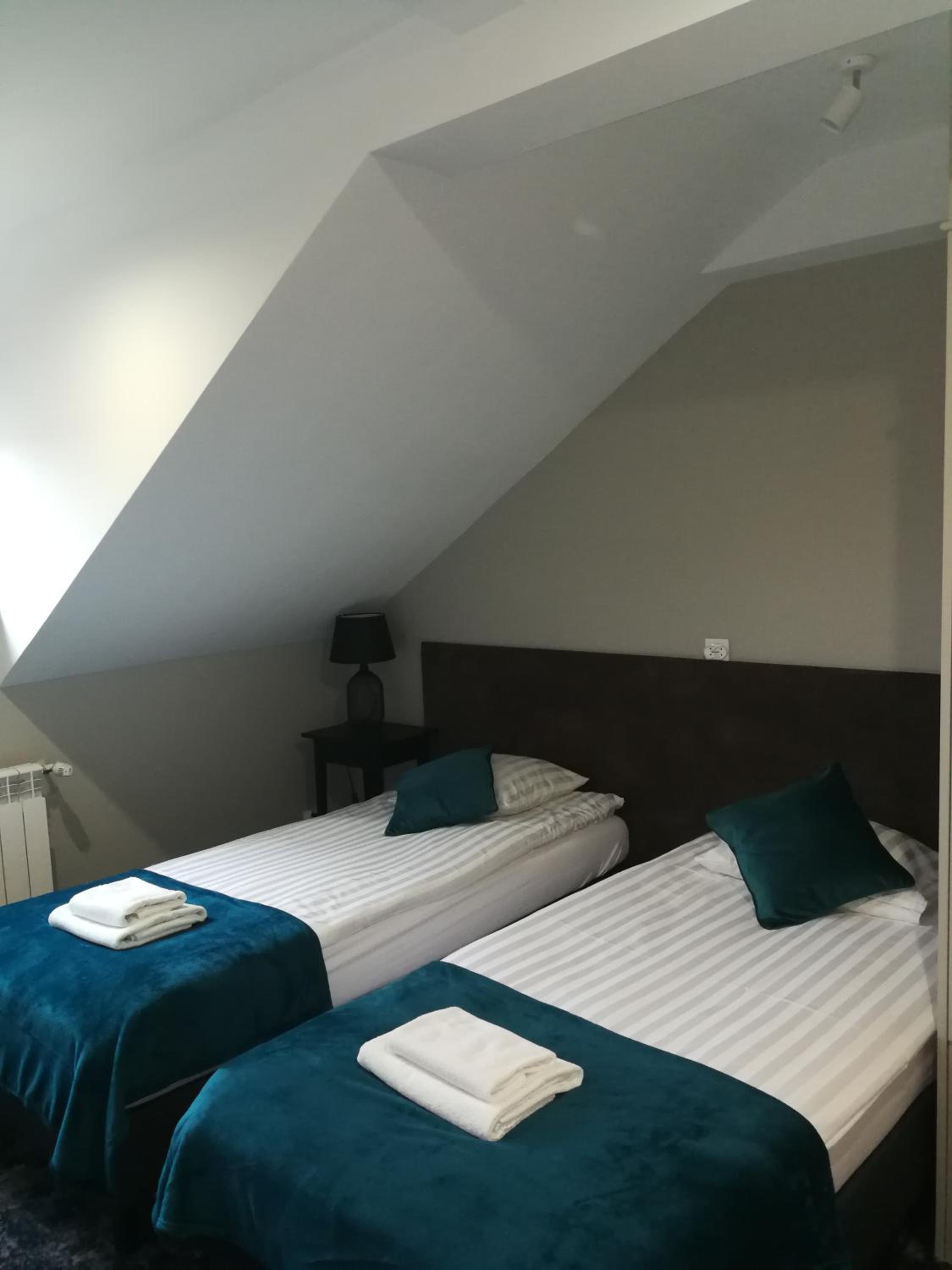Twin Room - Photo 12