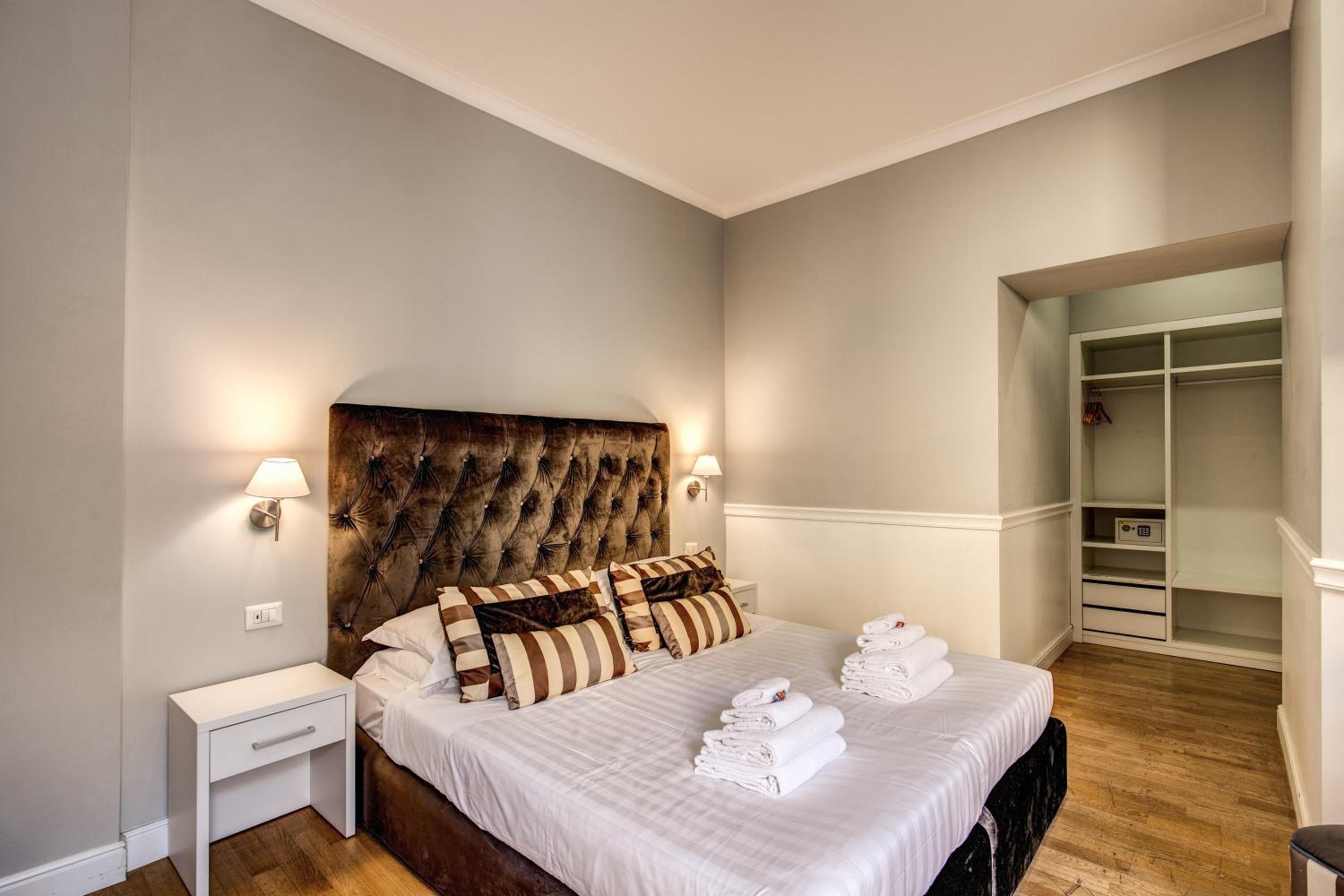 King Room with Balcony photo 3