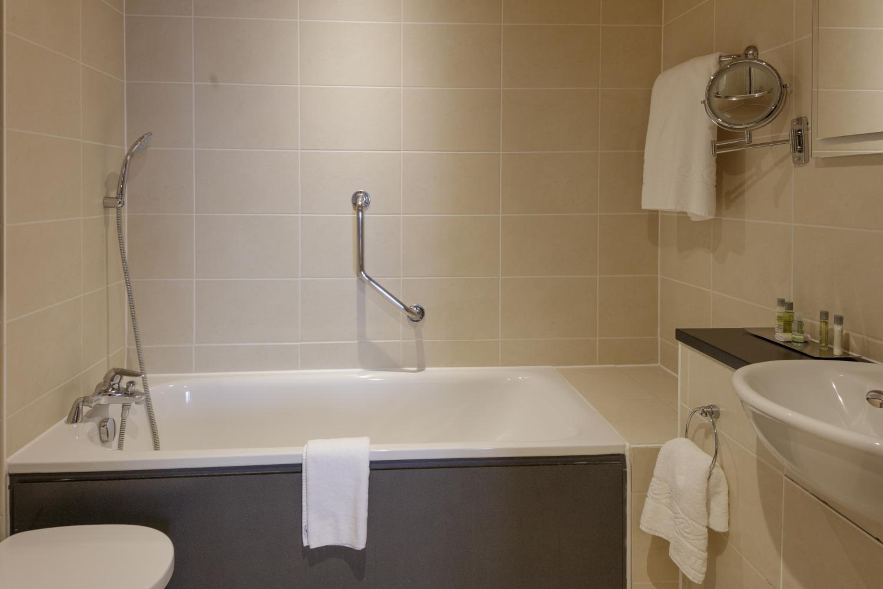 Deluxe King Room - Photo 3