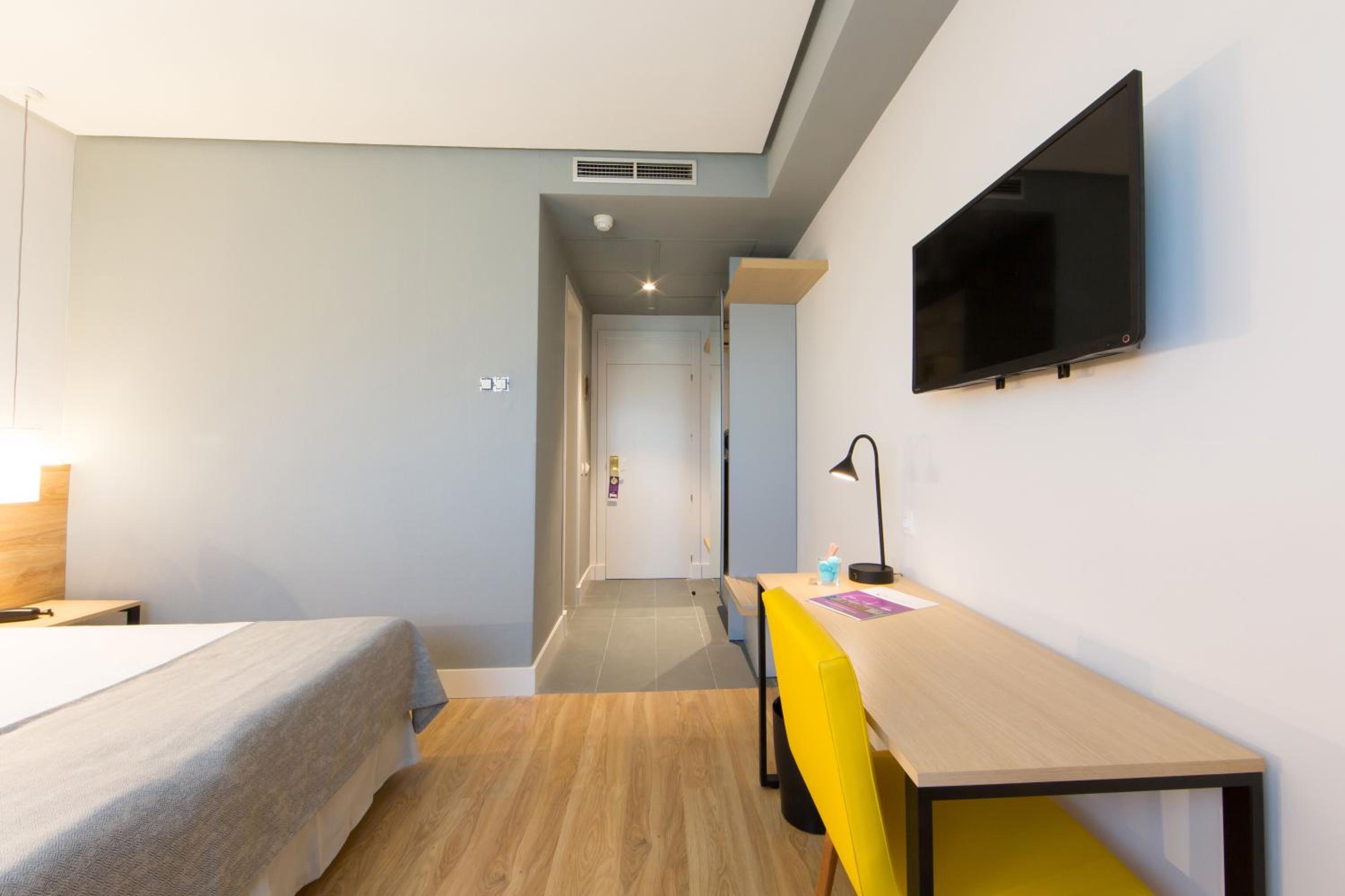 Twin Room - Photo 3