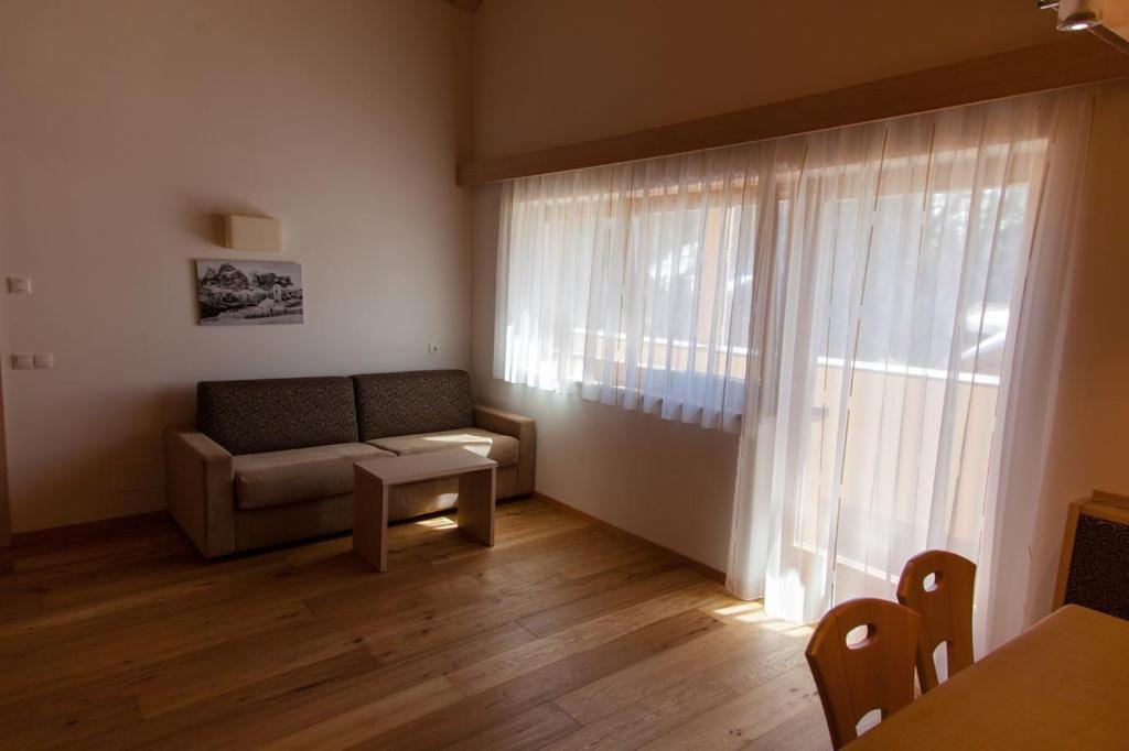 Superior One-Bedroom Apartment (South Side) with Balcony photo 3