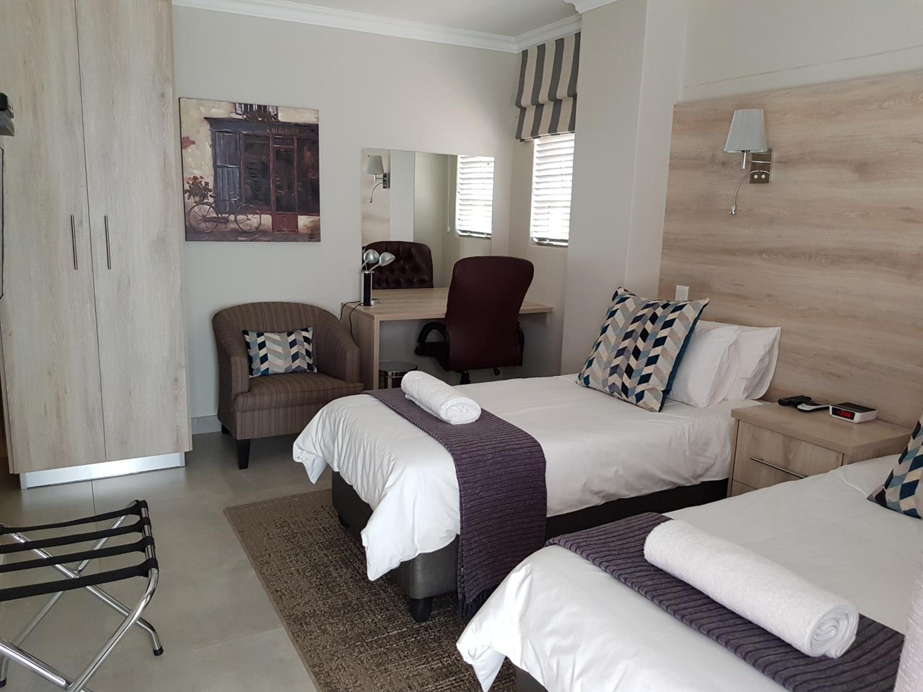 Deluxe Suite - Photo 13