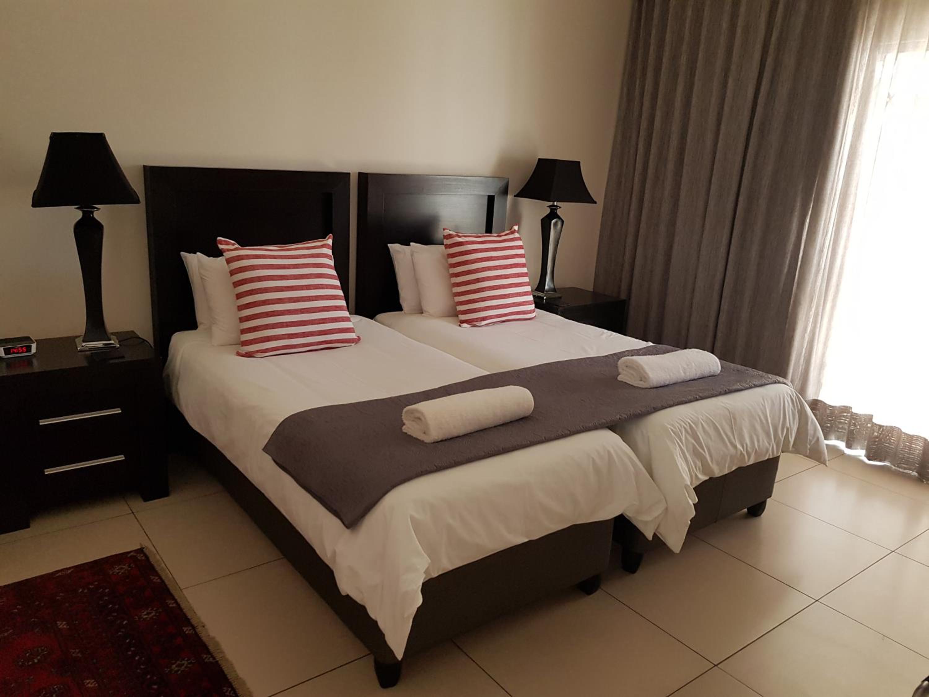 Deluxe Suite - Photo 11