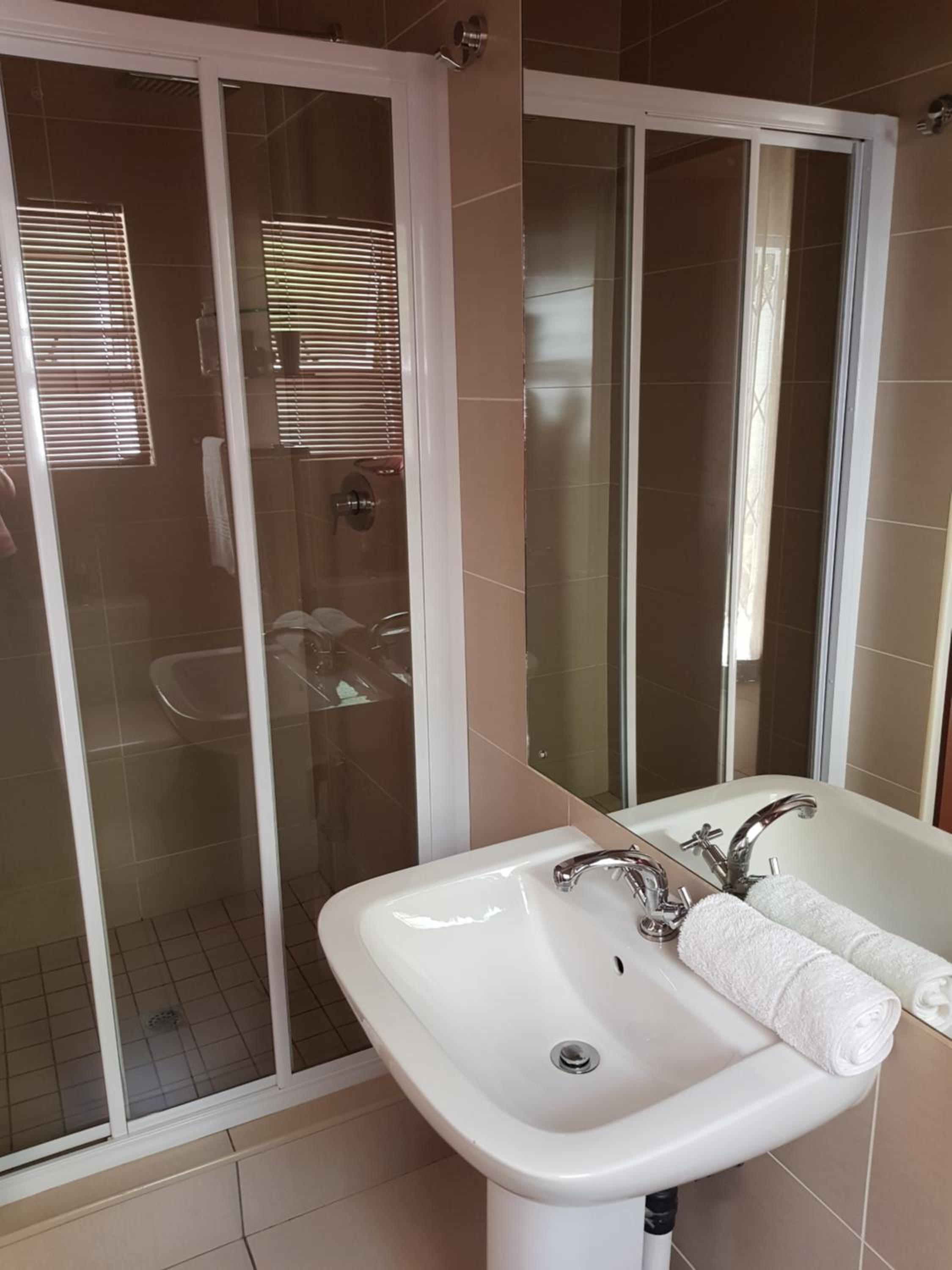 Deluxe Suite - Photo 19