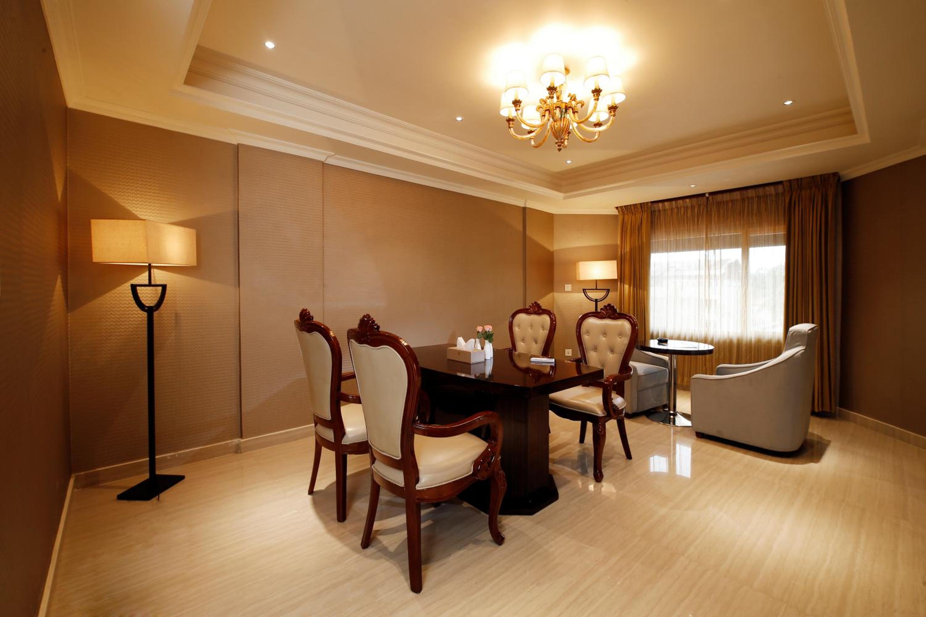 Suite - Photo 8