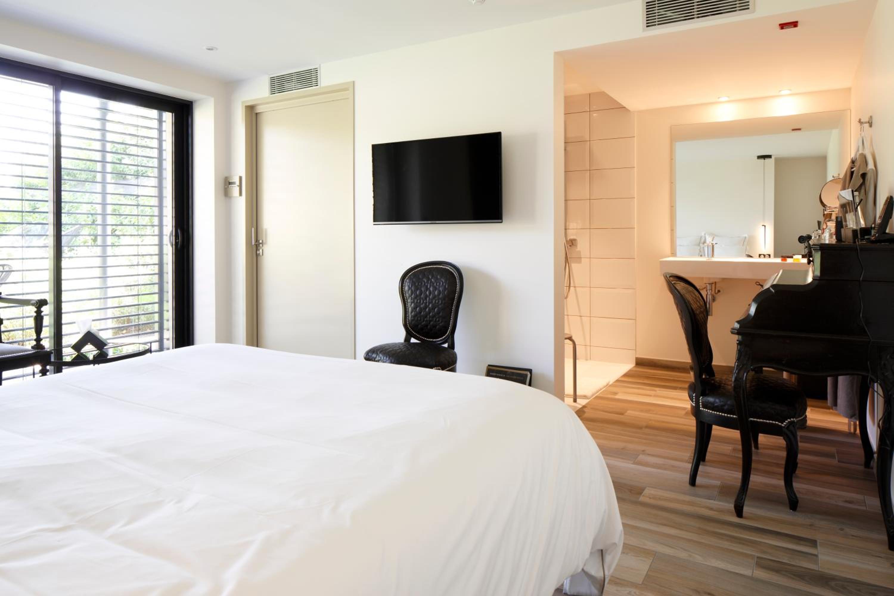 Double Room - Disability Access - Alphonse photo 3