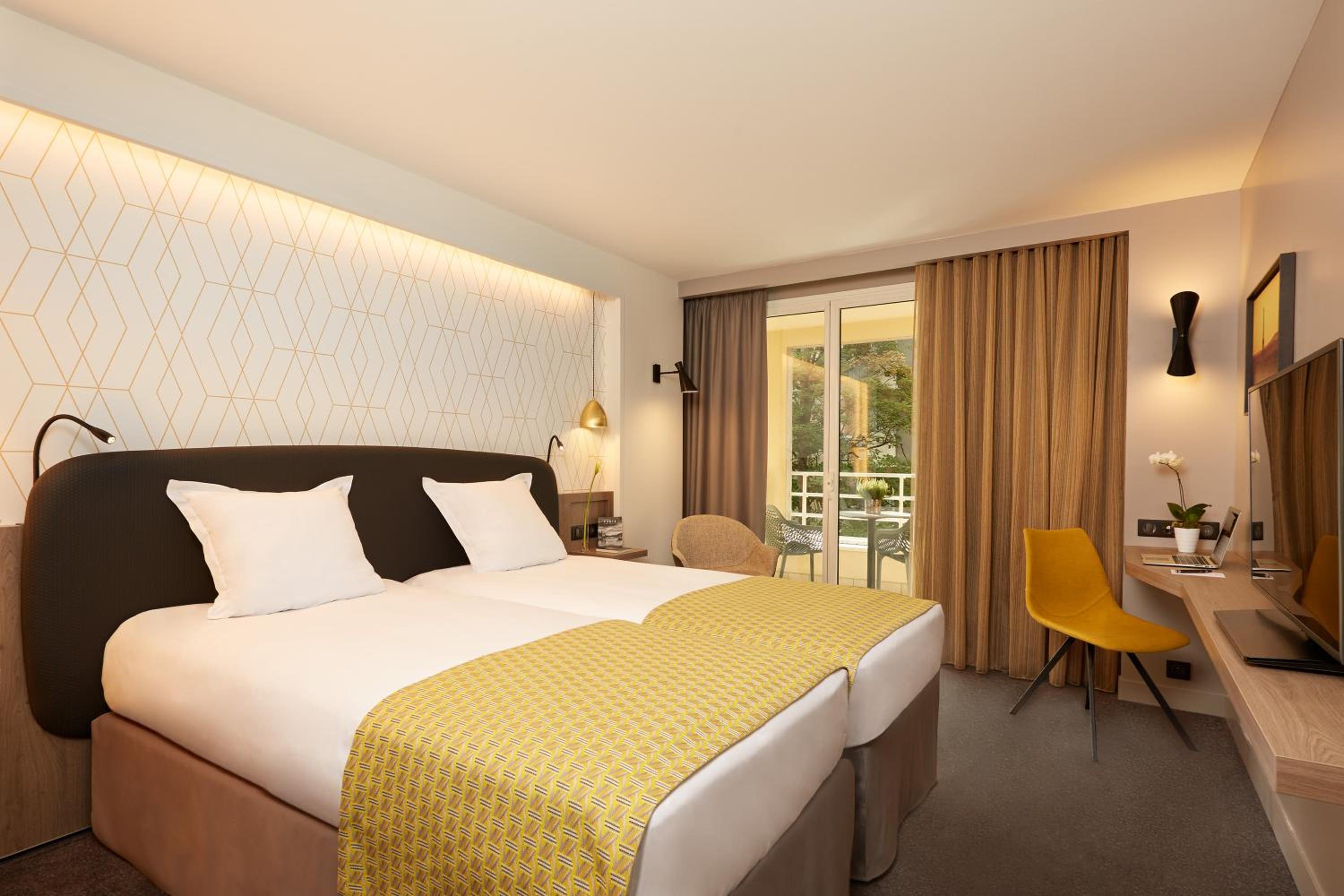 Double or Twin Room with Balcony photo 1