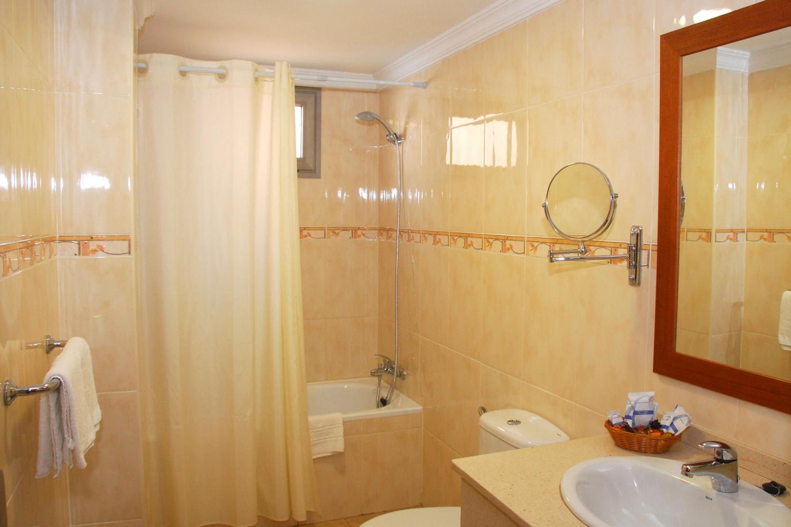 Double Room - Photo 7