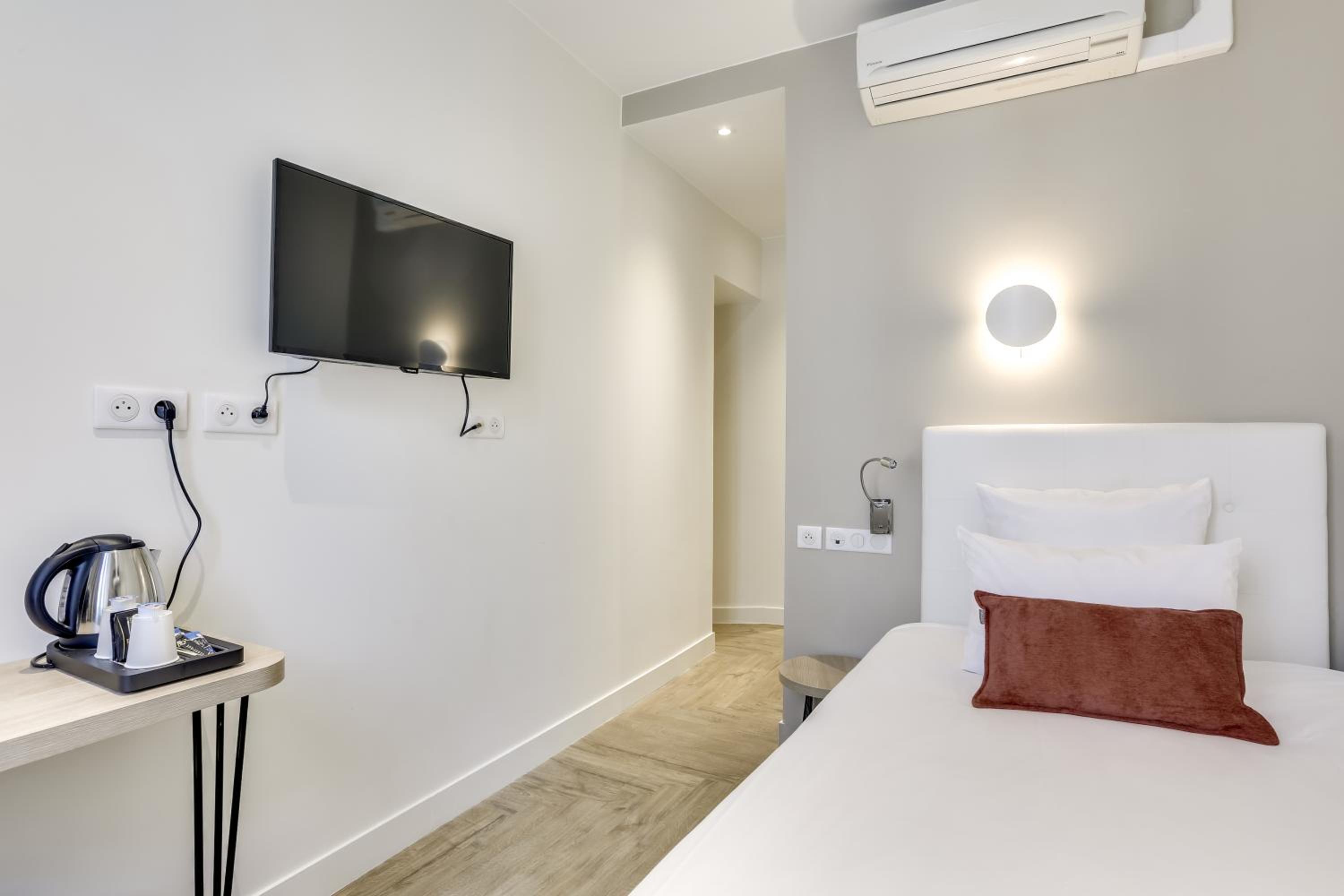 Single Room photo 2