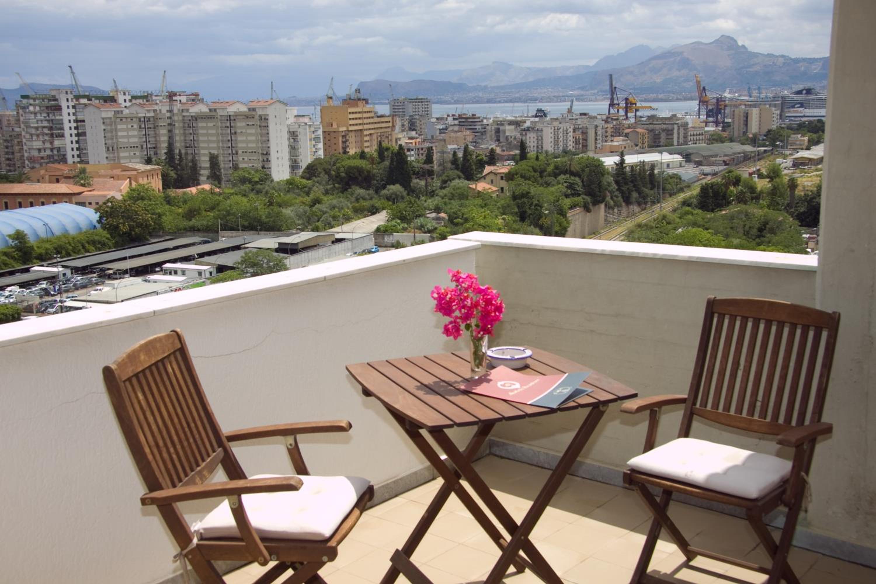 Executive Apartment - Photo 3