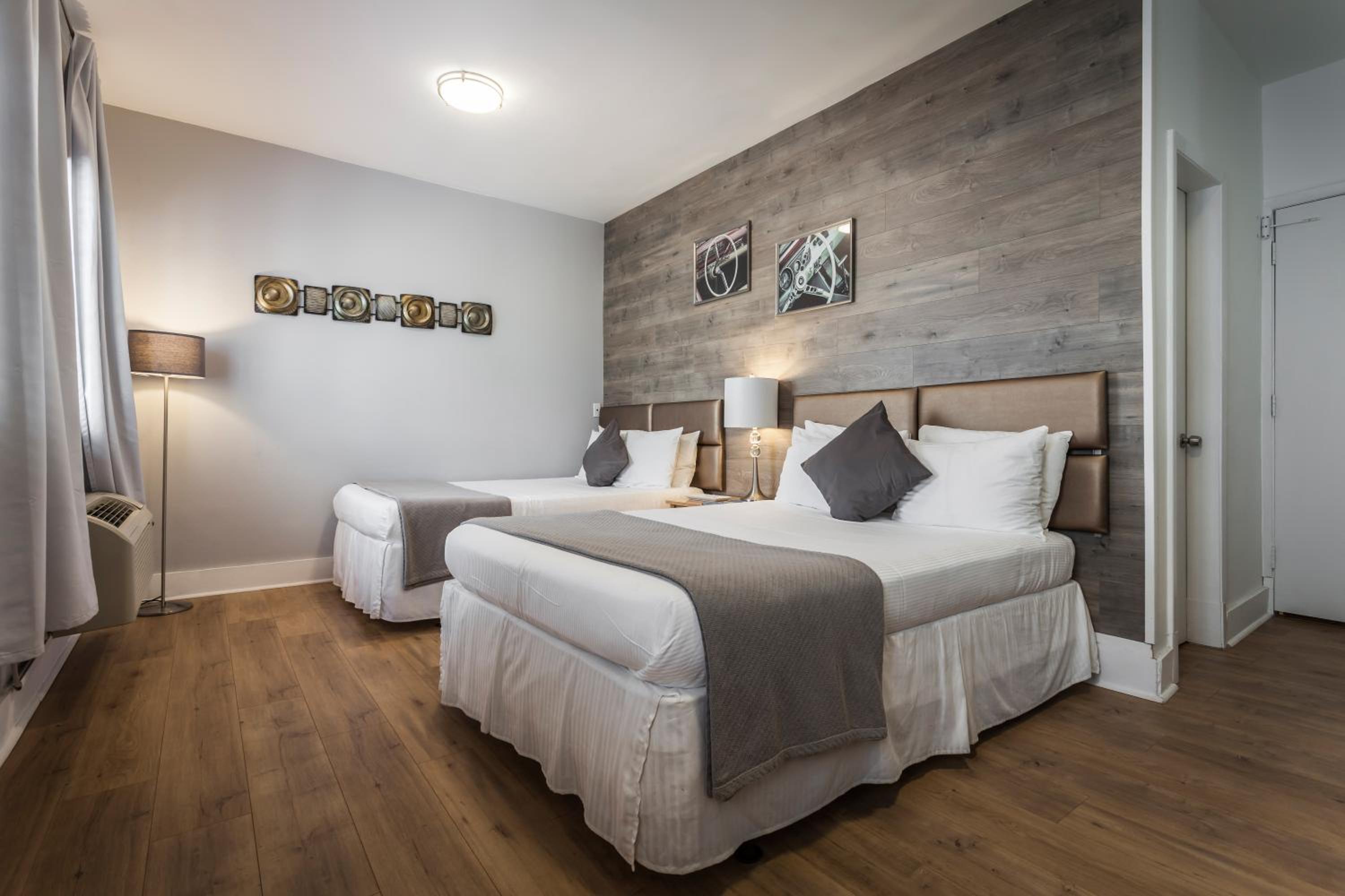 Double Room with Two Double Beds - Photo 9