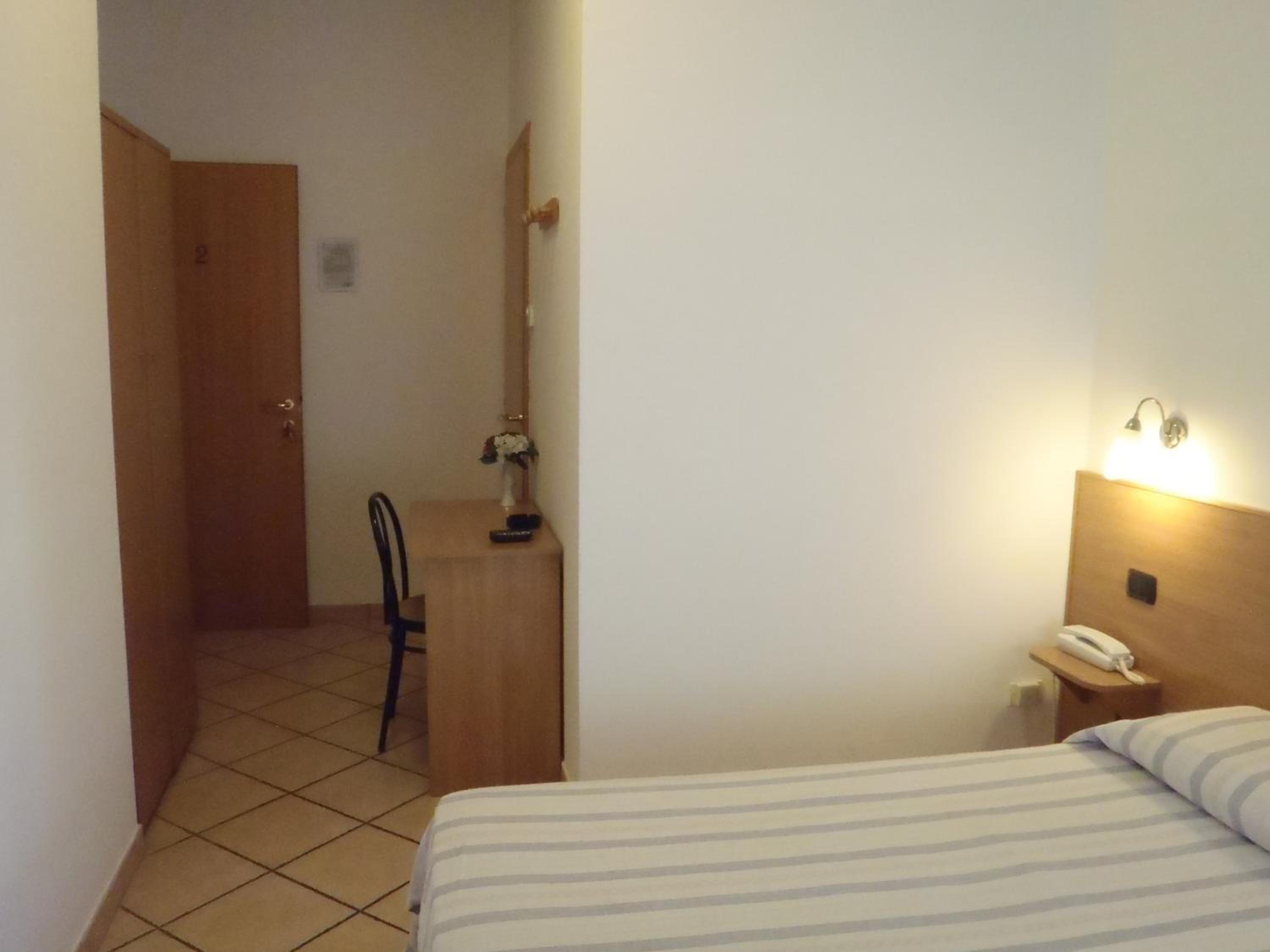 Standard Double Room photo 3