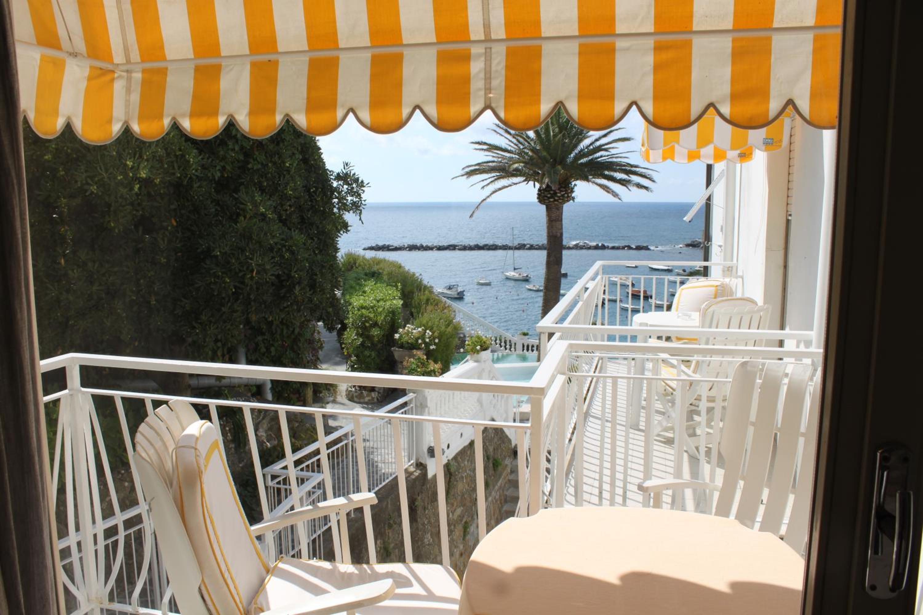 Double or Twin Room with Sea View photo 3