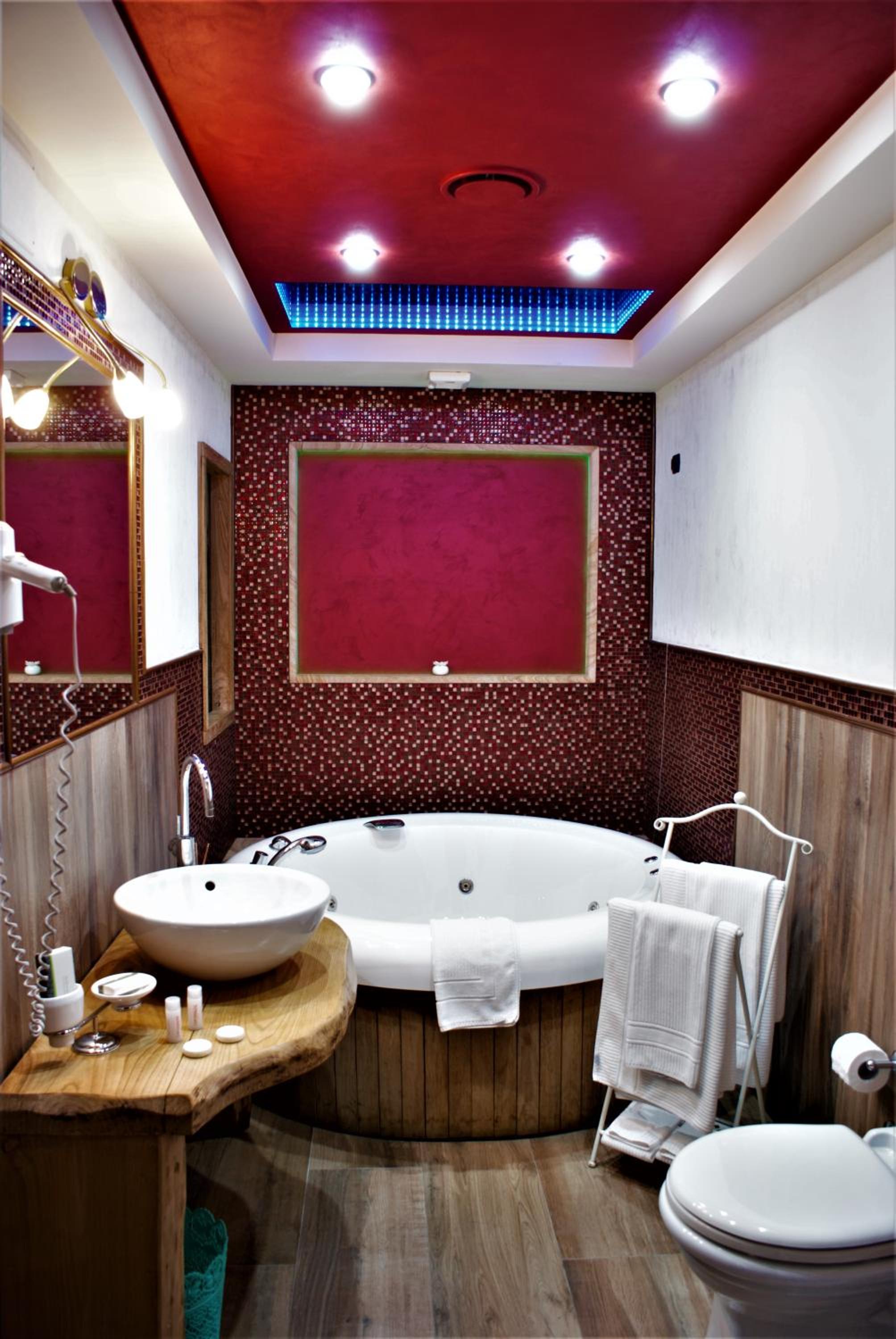 One-Bedroom Suite - Photo 2