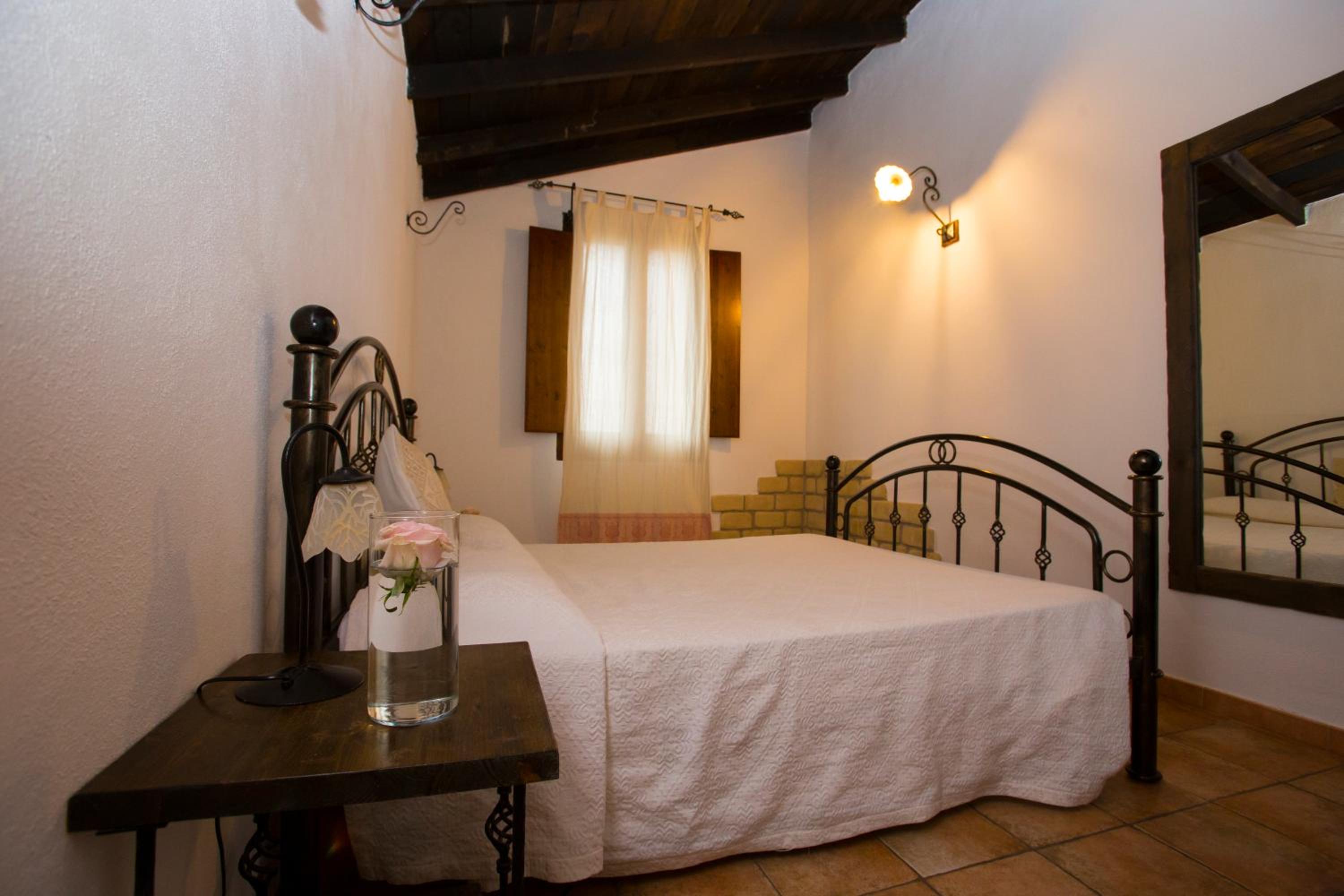 Classic Double Room - Photo 10