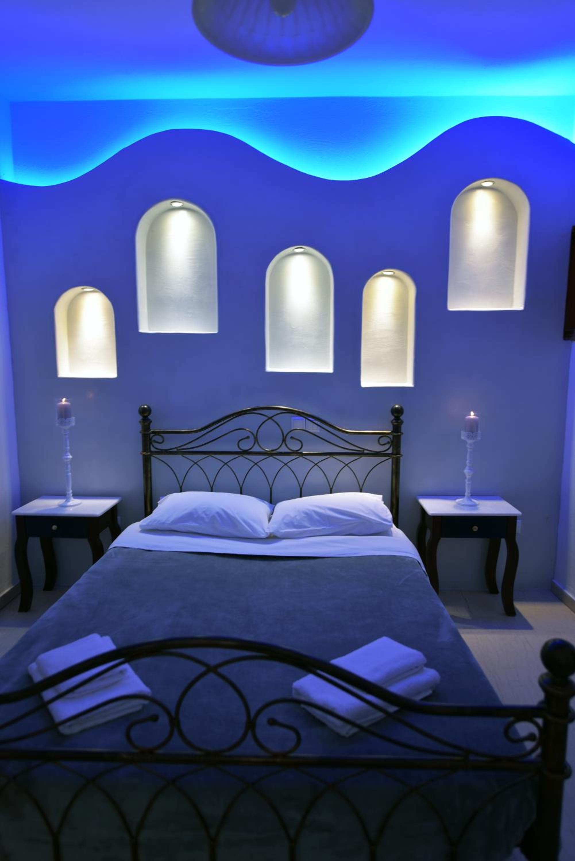 One-Bedroom Apartment (3 Adults) with Pool and Sea View