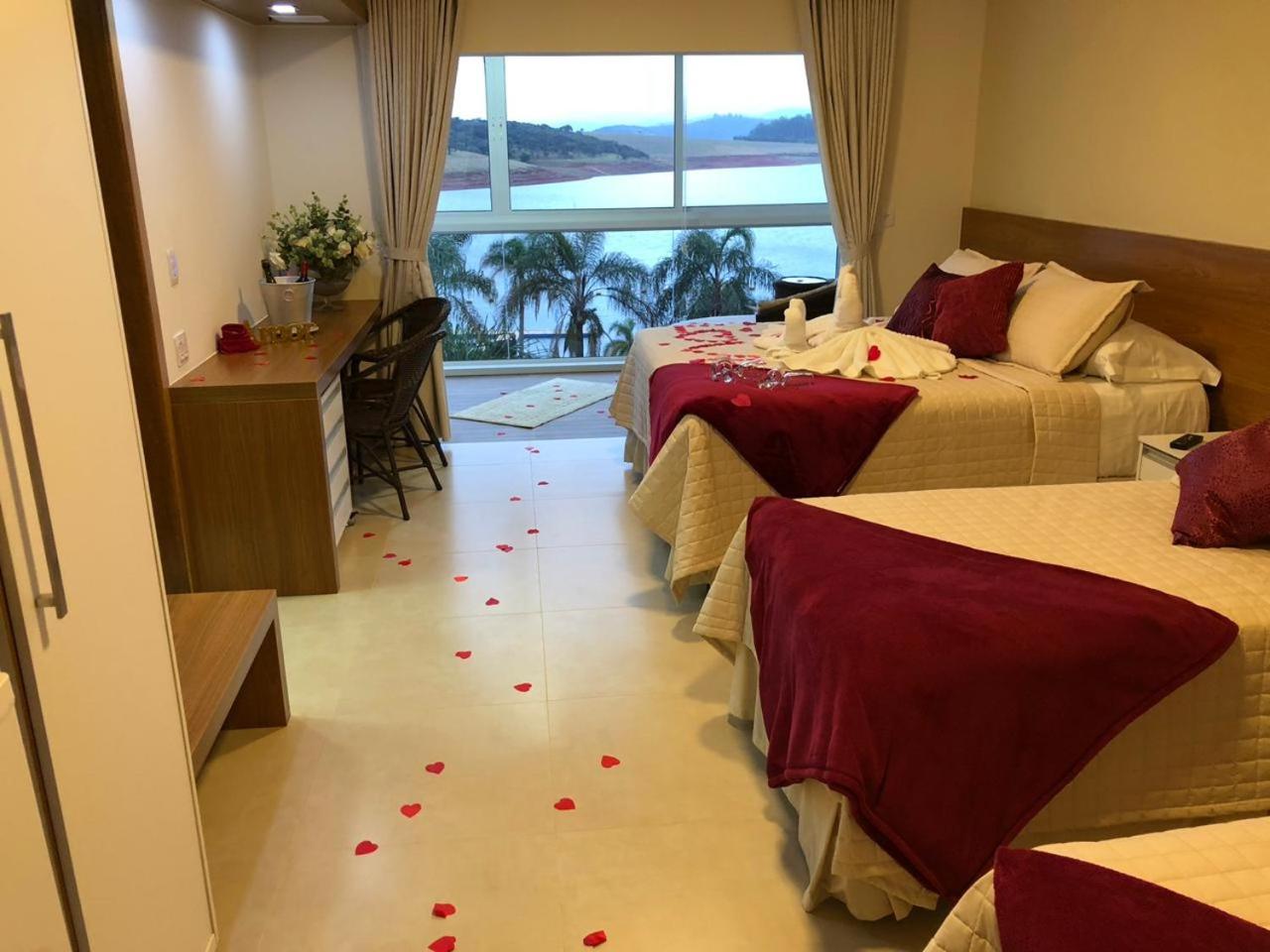 Deluxe Suite with Spa Bath photo 2