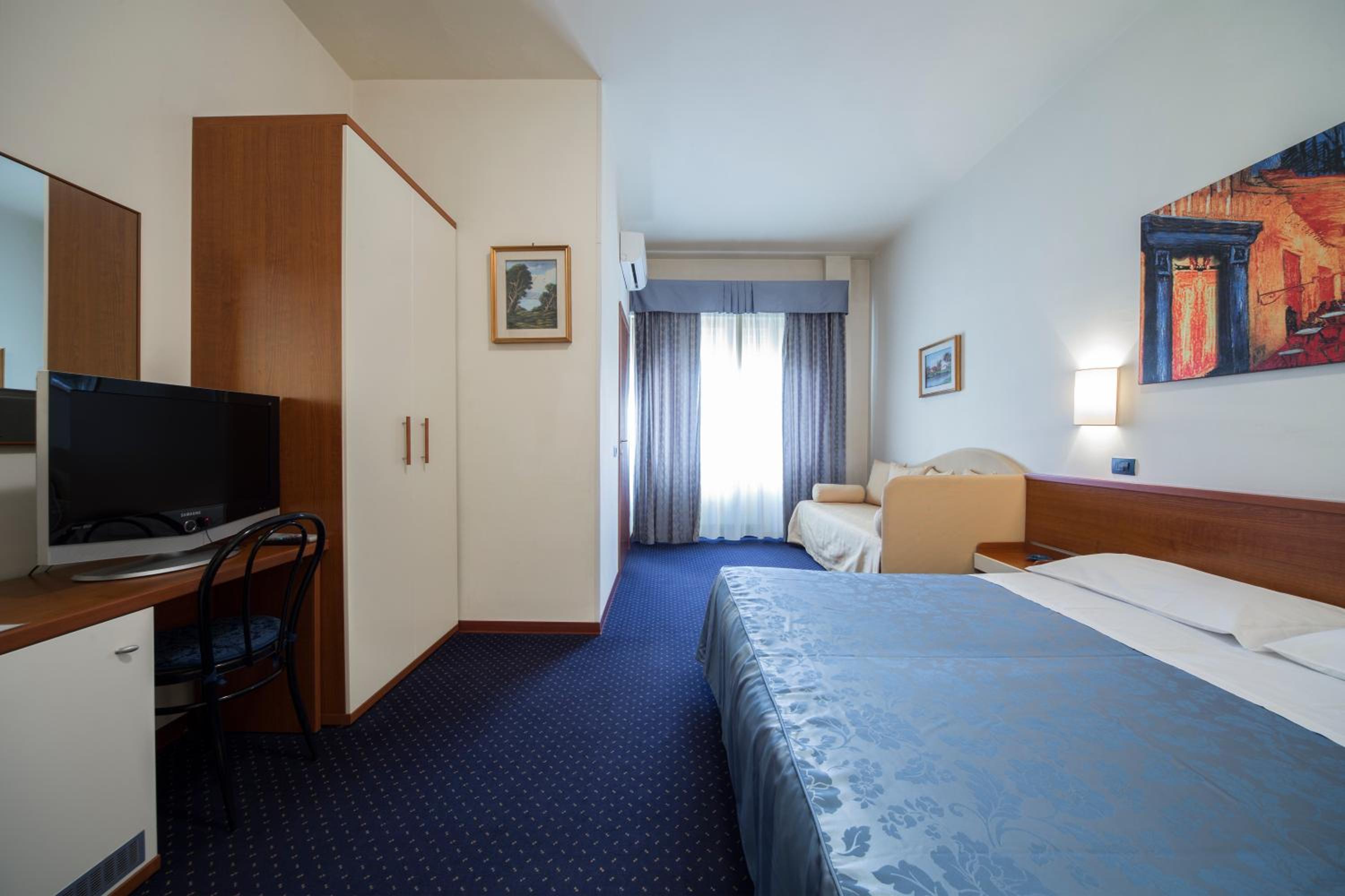 Double Room - Photo 8