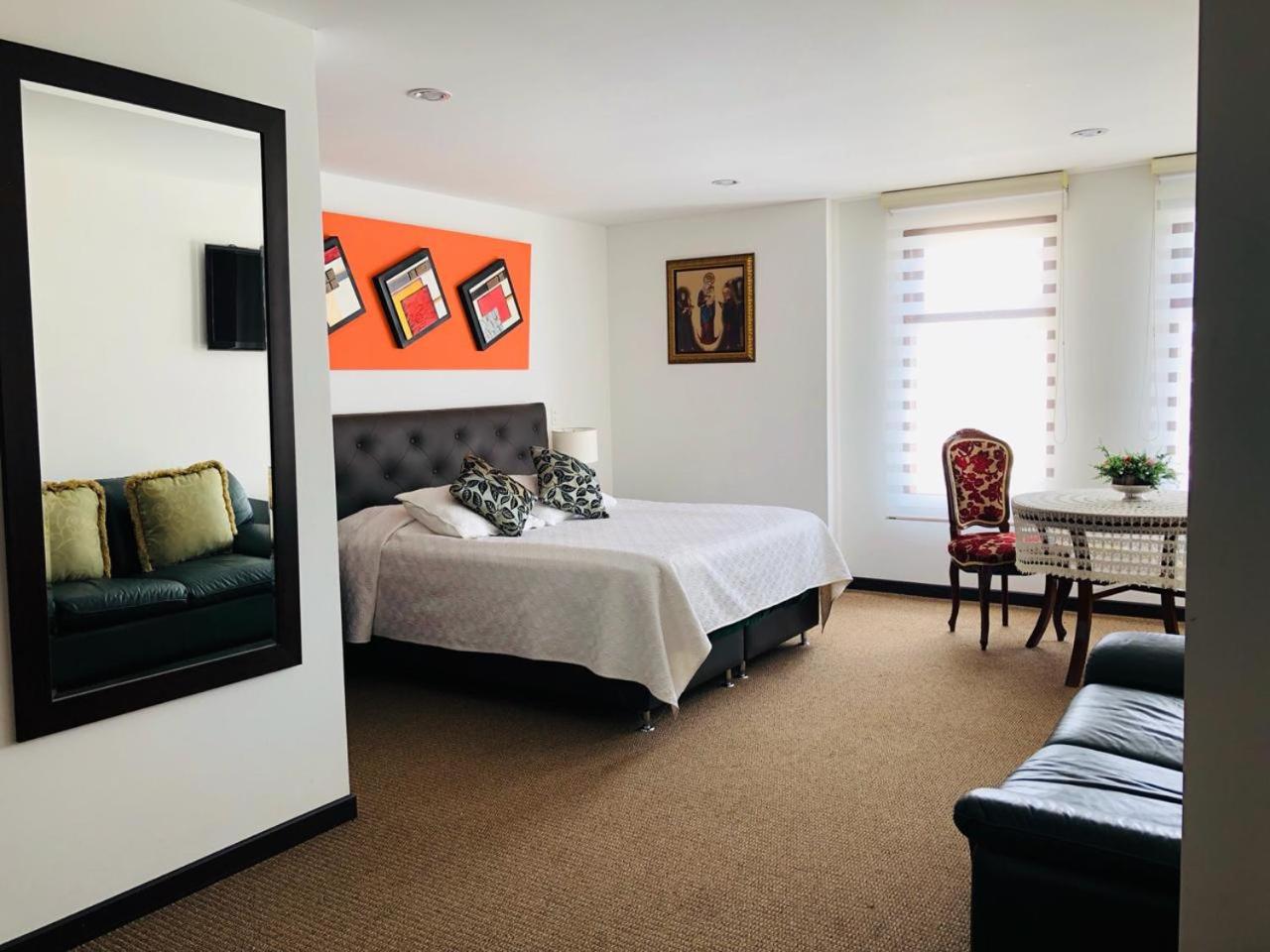 Deluxe Queen Suite photo 3
