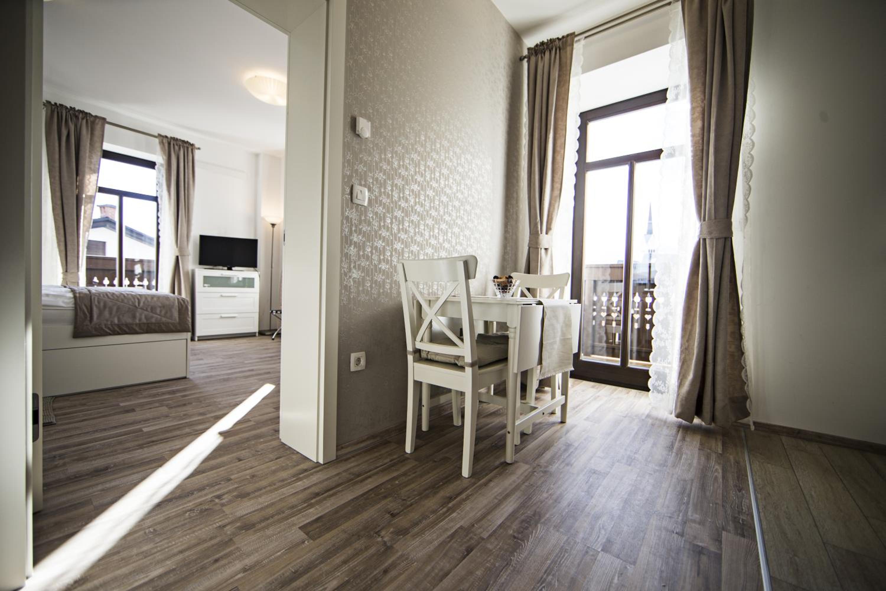One-Bedroom Apartment with Balcony