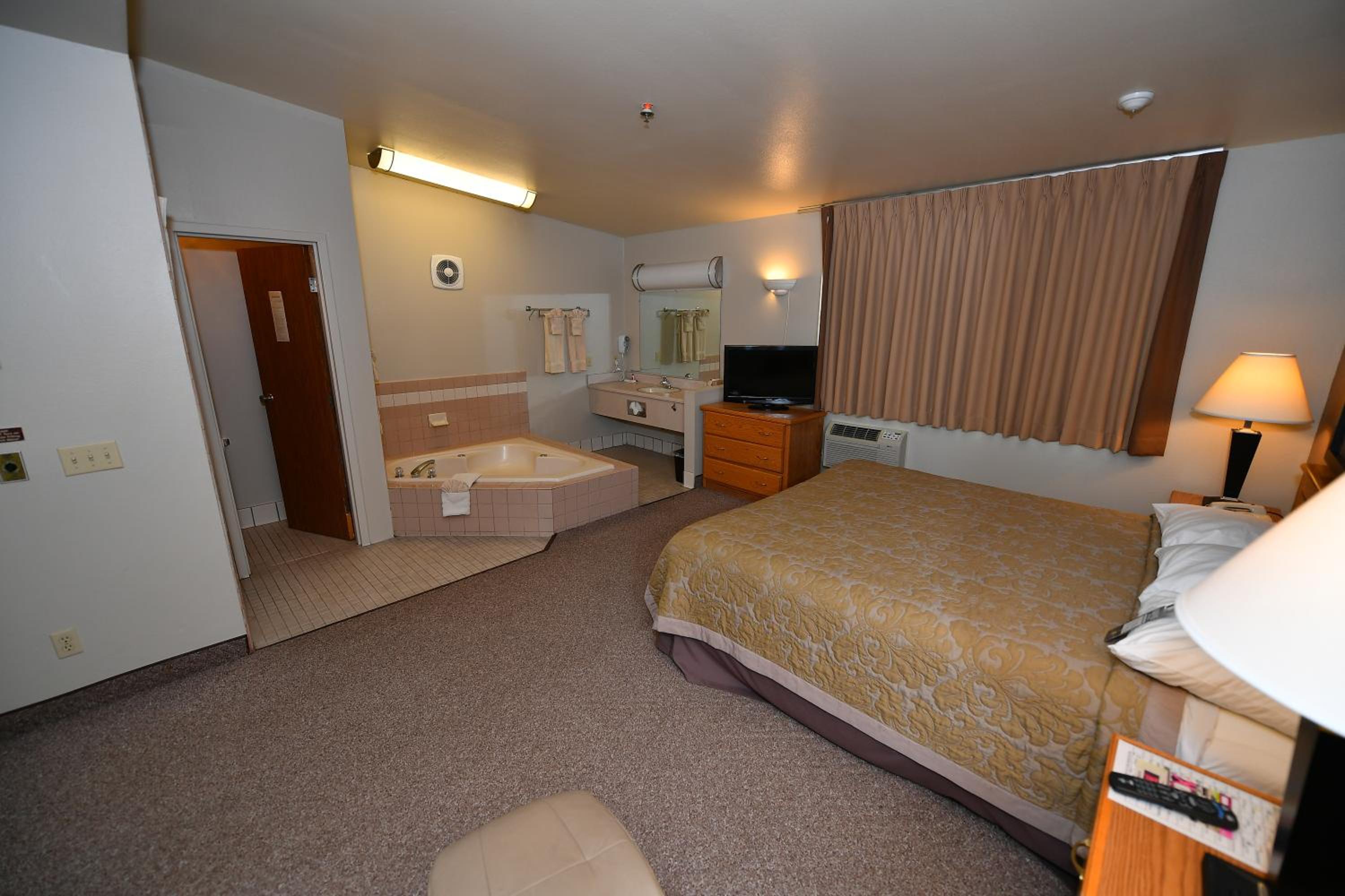 King Suite With Jetted Tub - Smoking