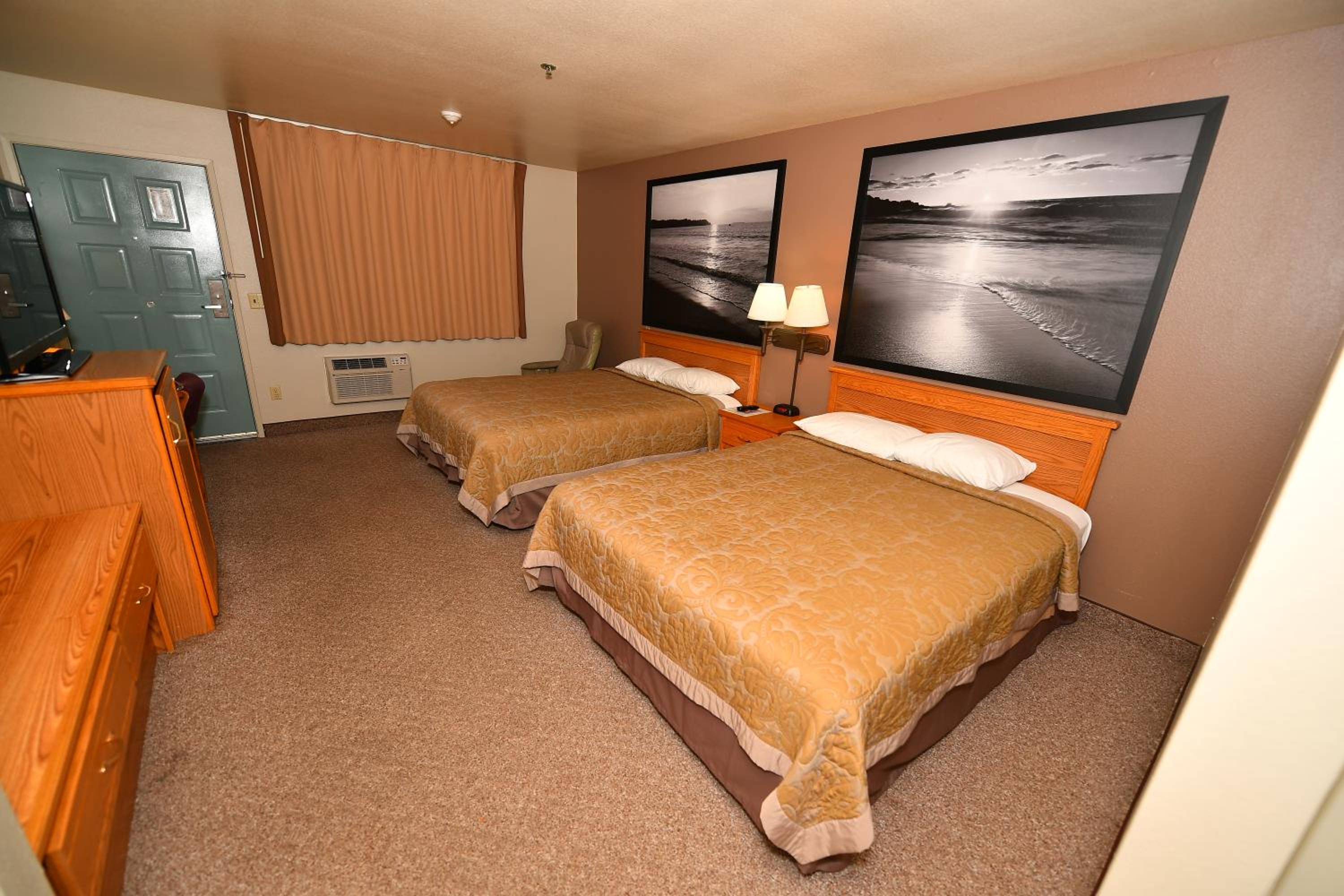 Two Queen Beds -Disability Access/Non-Smoking photo 3