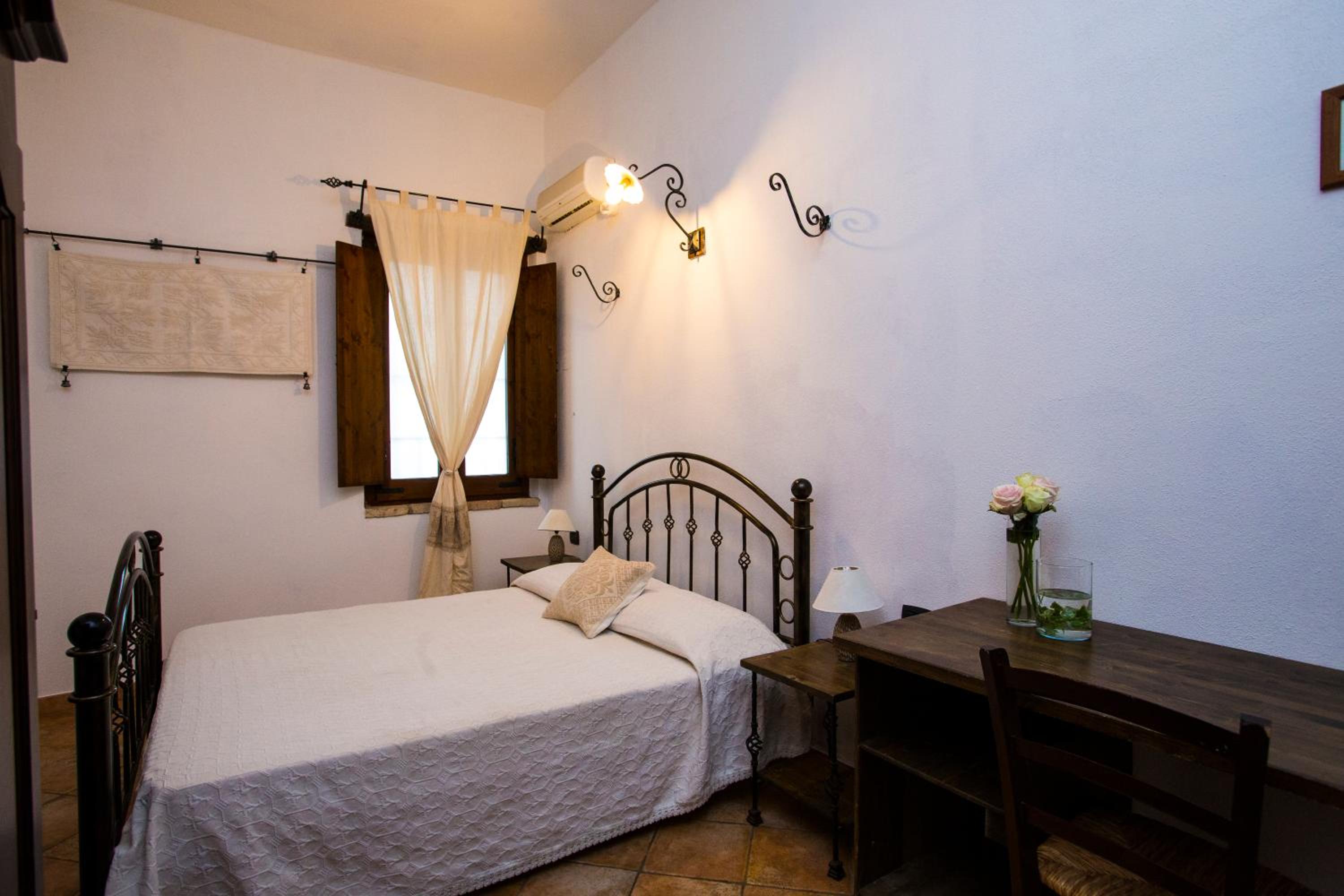 Classic Double Room - Photo 9