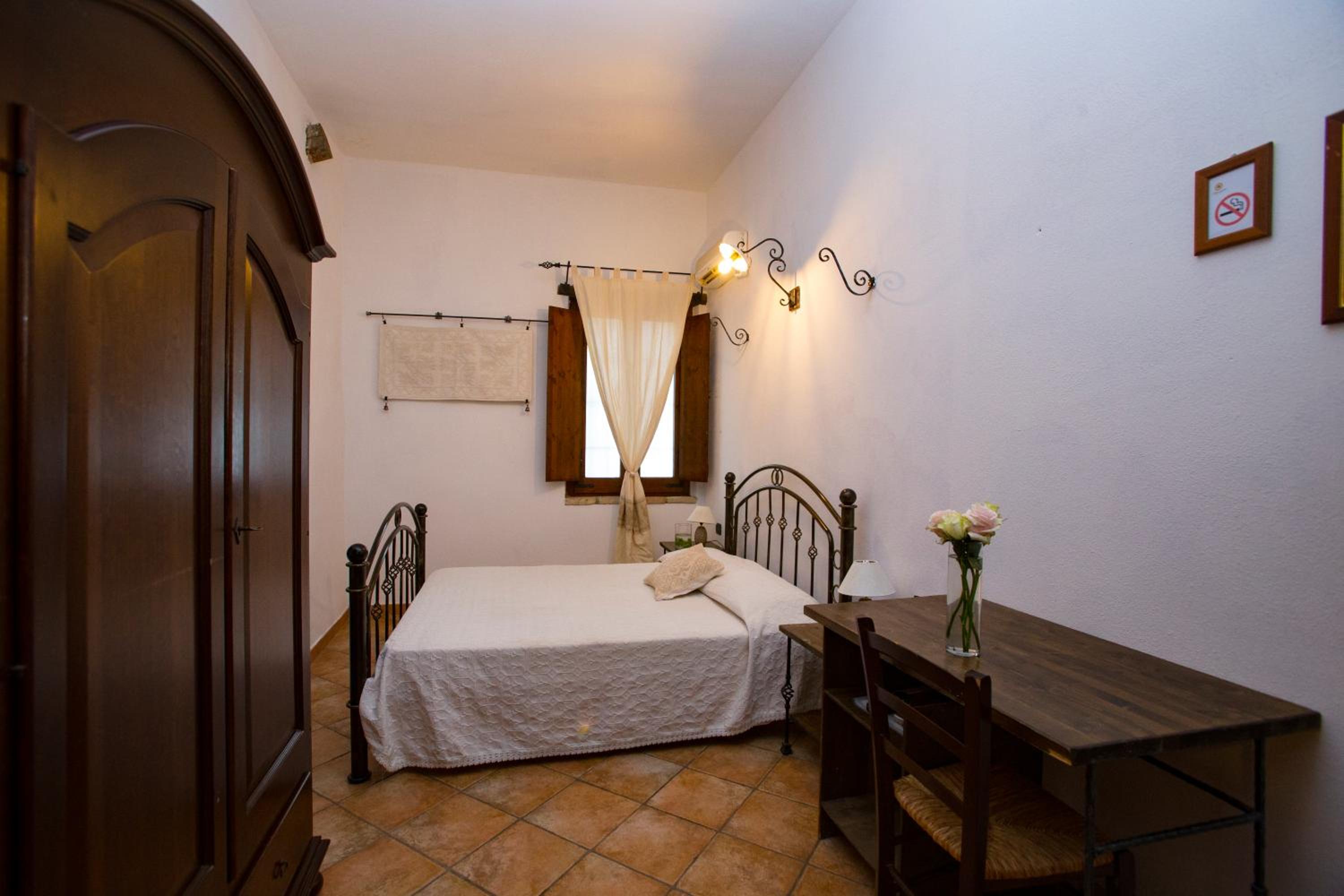 Classic Double Room - Photo 5