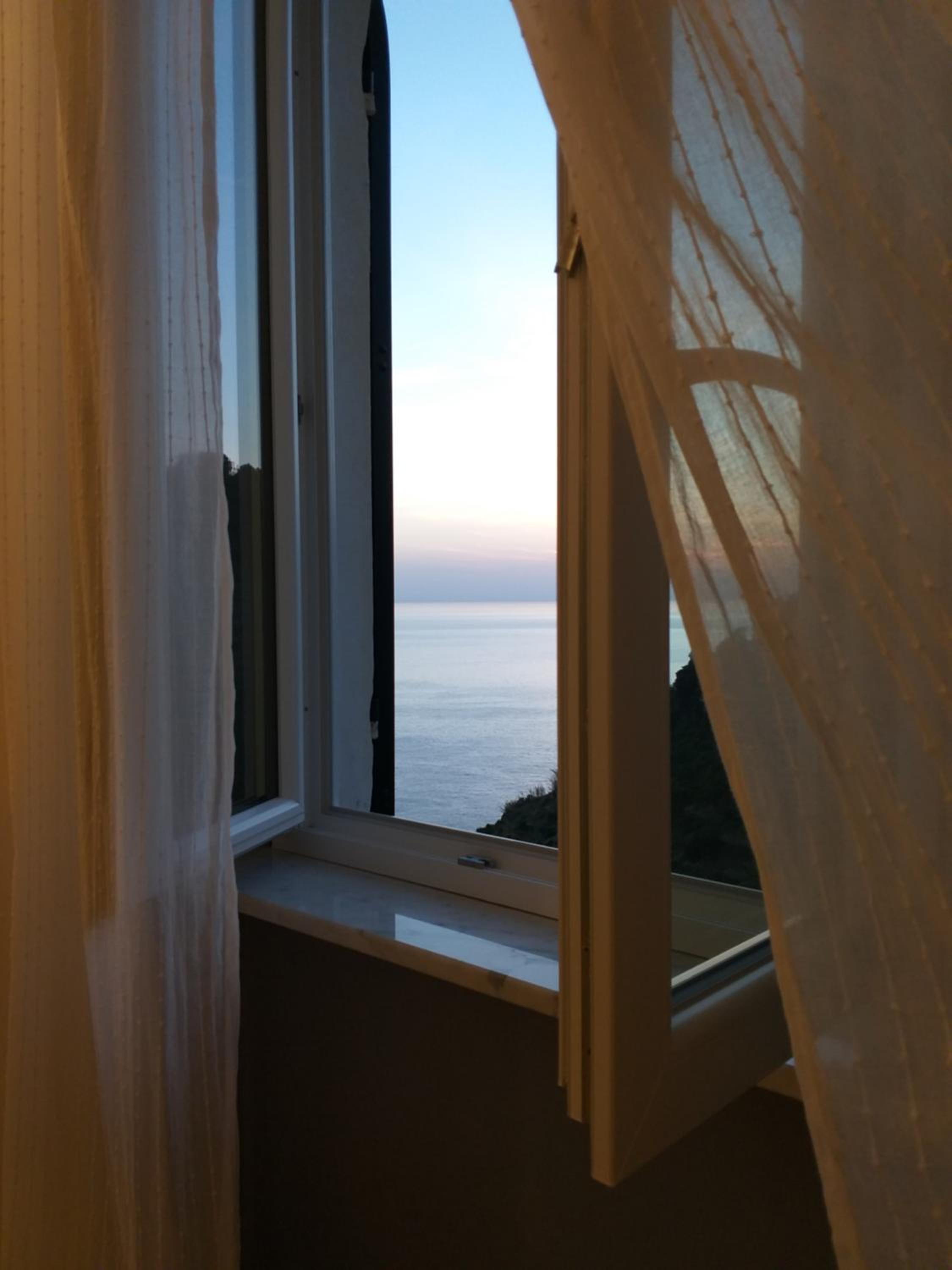 Deluxe Double Room with Sea View - Photo 5
