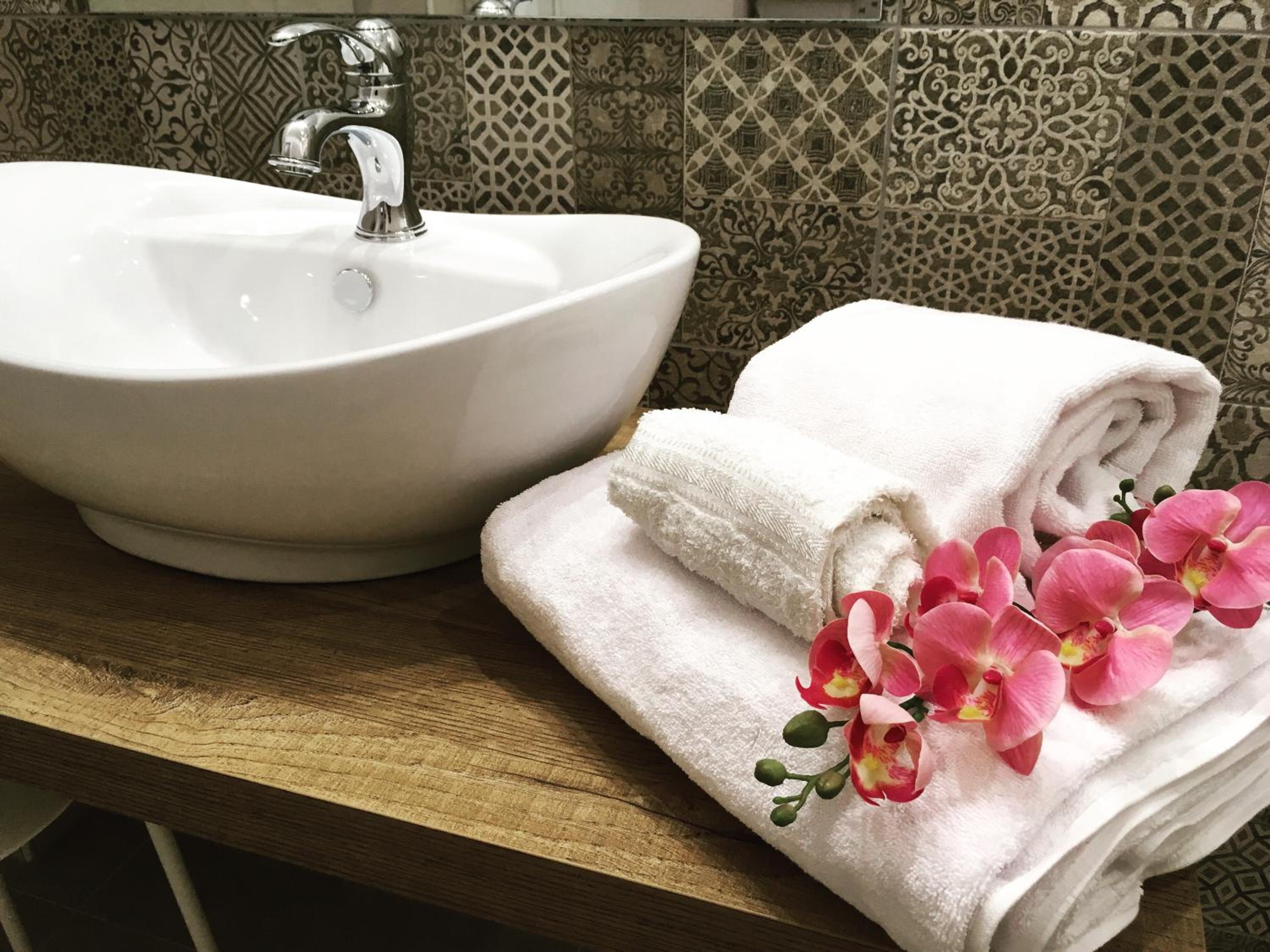 Double or Twin Room with Private Bathroom - Photo 3