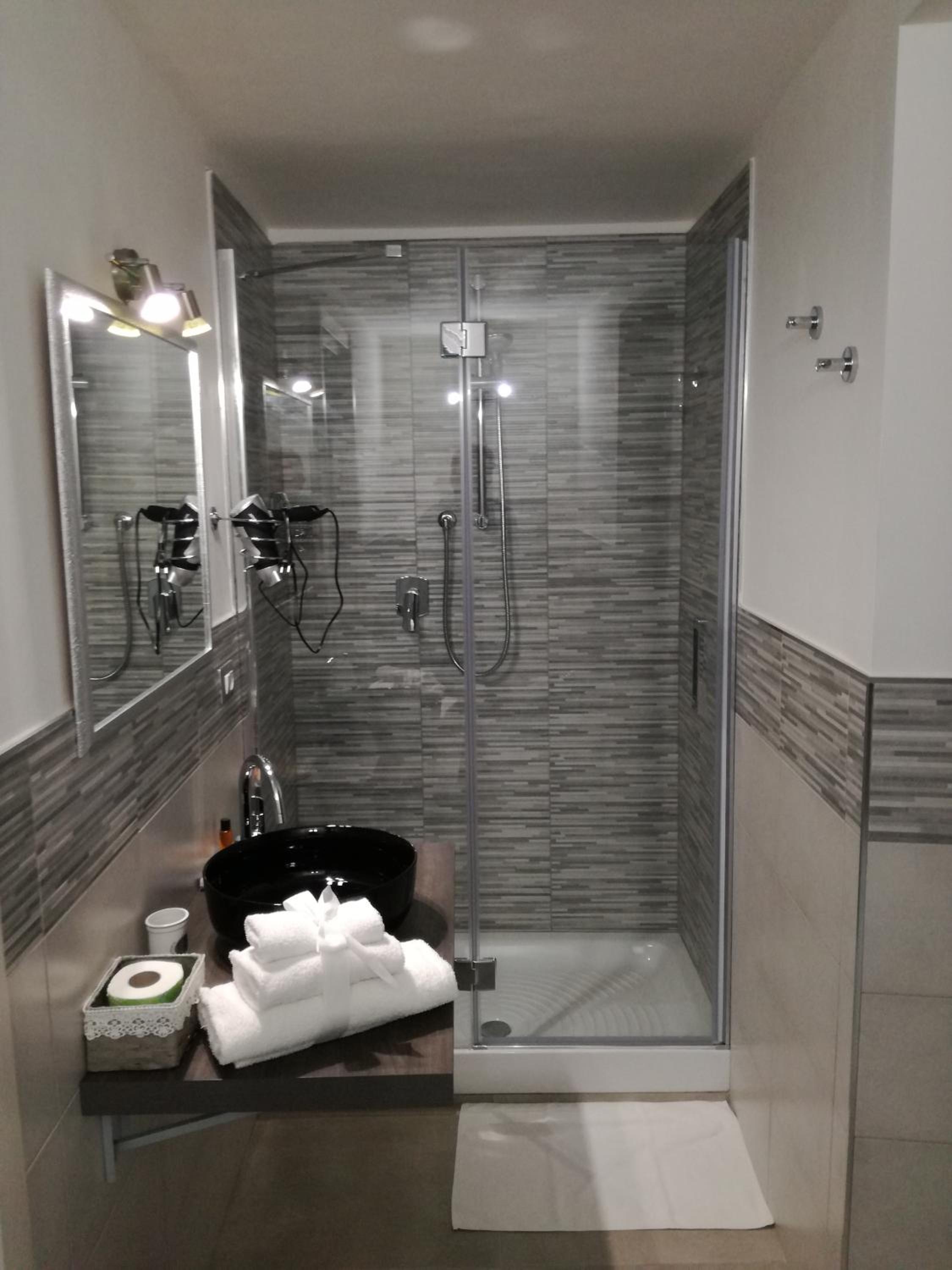 Double or Twin Room - Photo 7