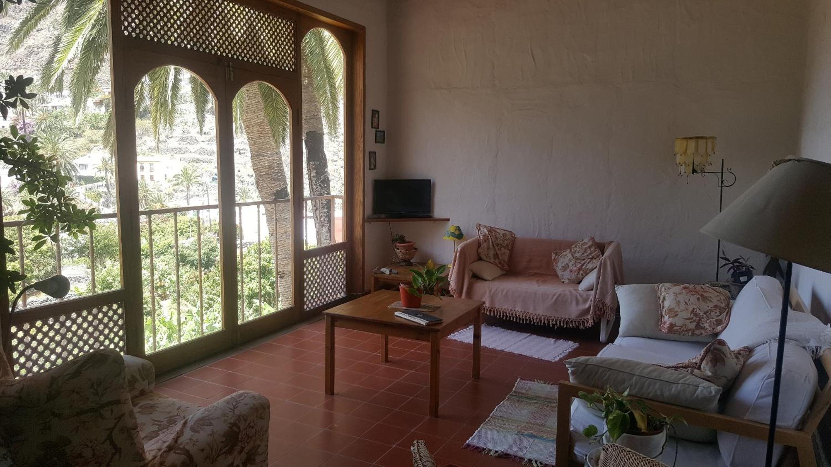 One-Bedroom Apartment with Sea View photo 2