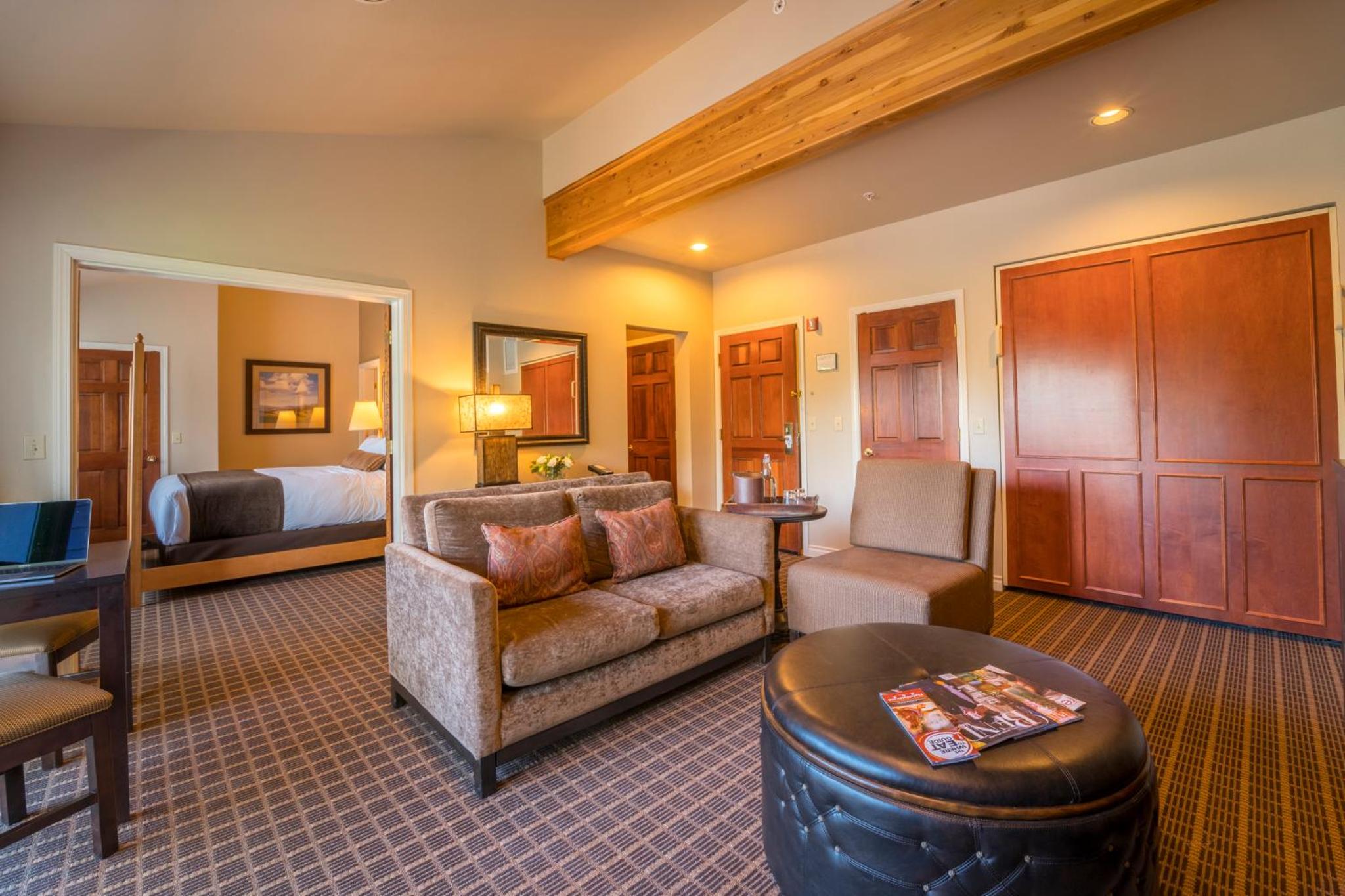 Deluxe King Suite without River View photo 1