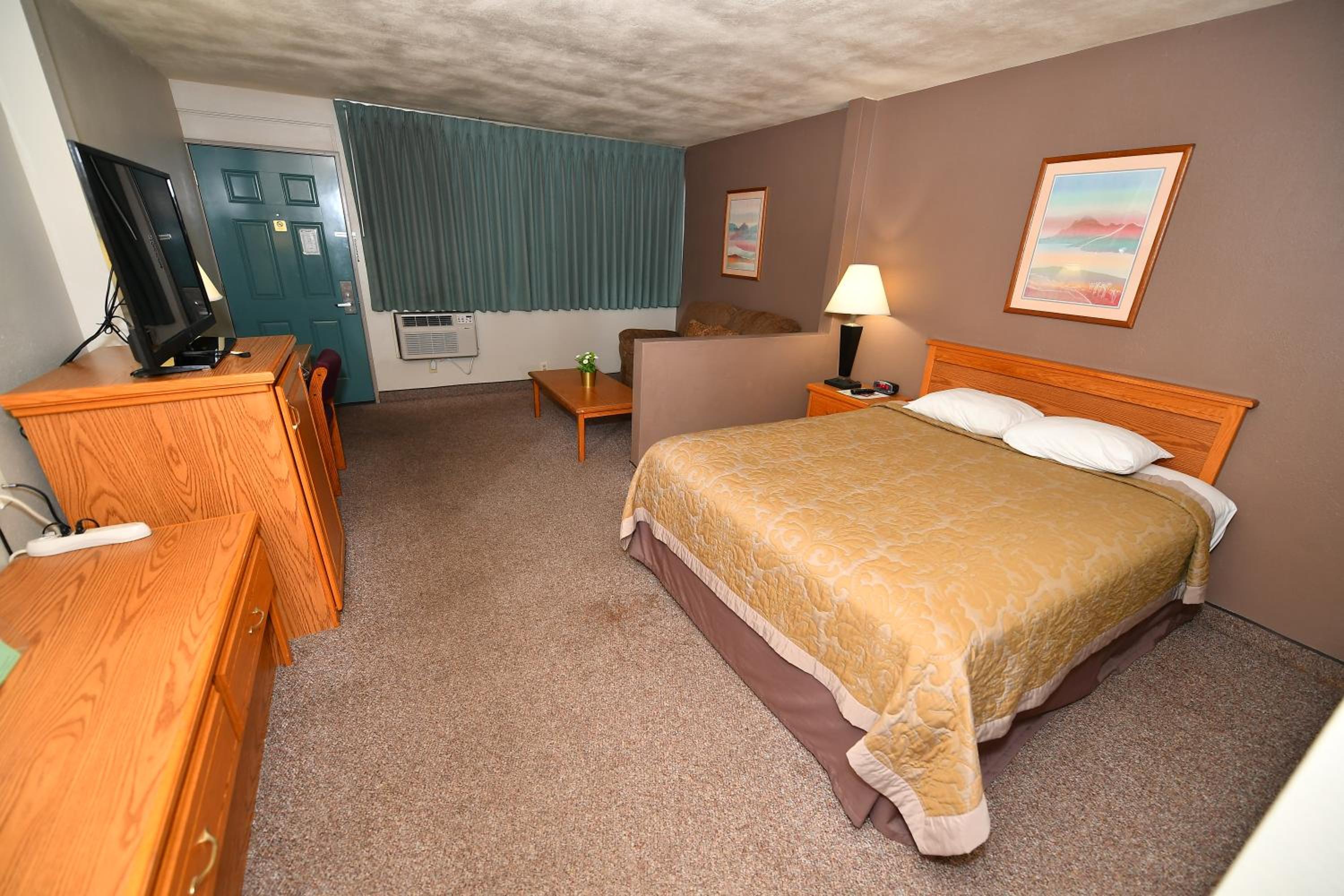 Queen Room - Non-Smoking photo 3