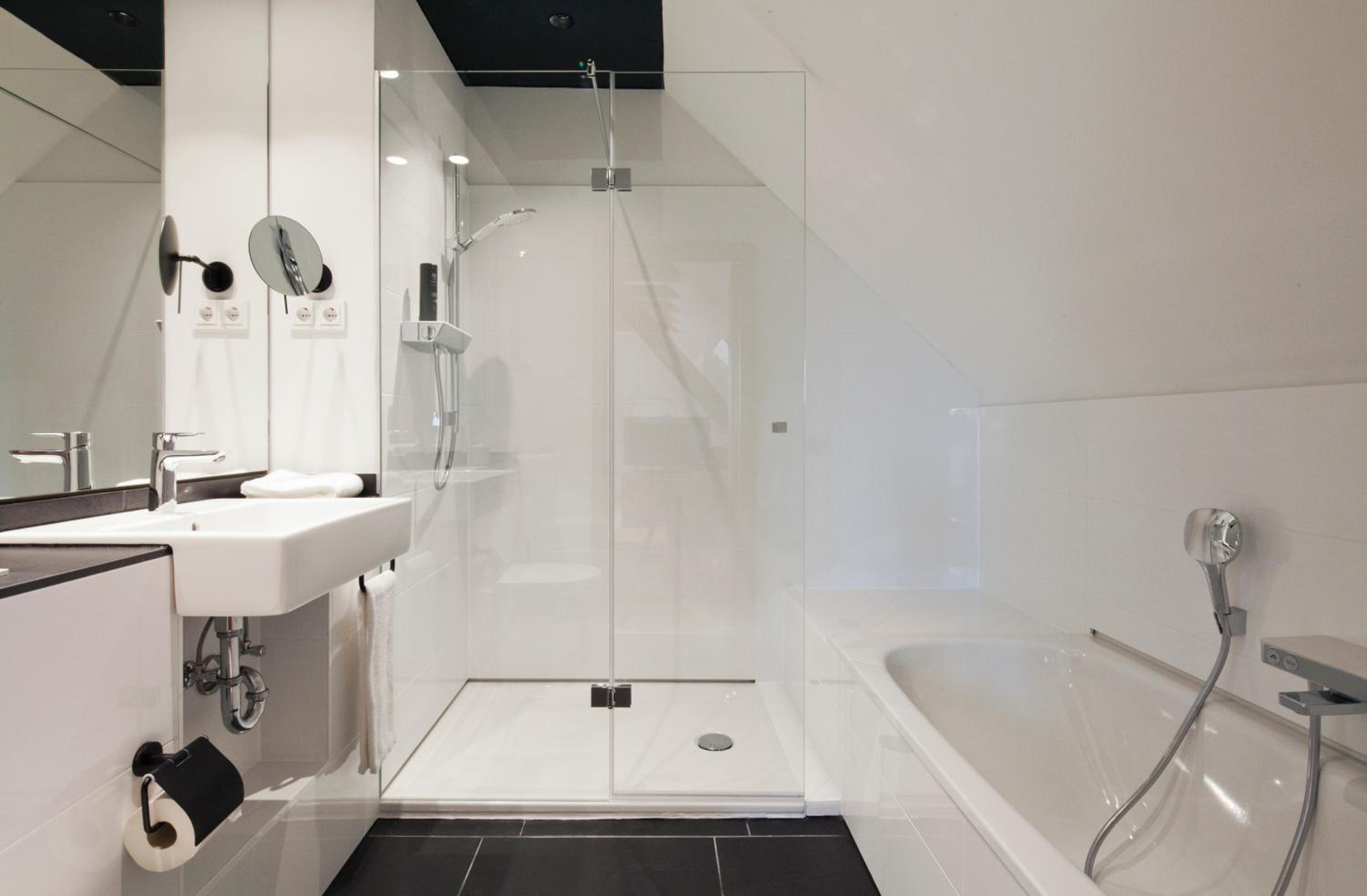 Deluxe Double Room with Bath photo 3