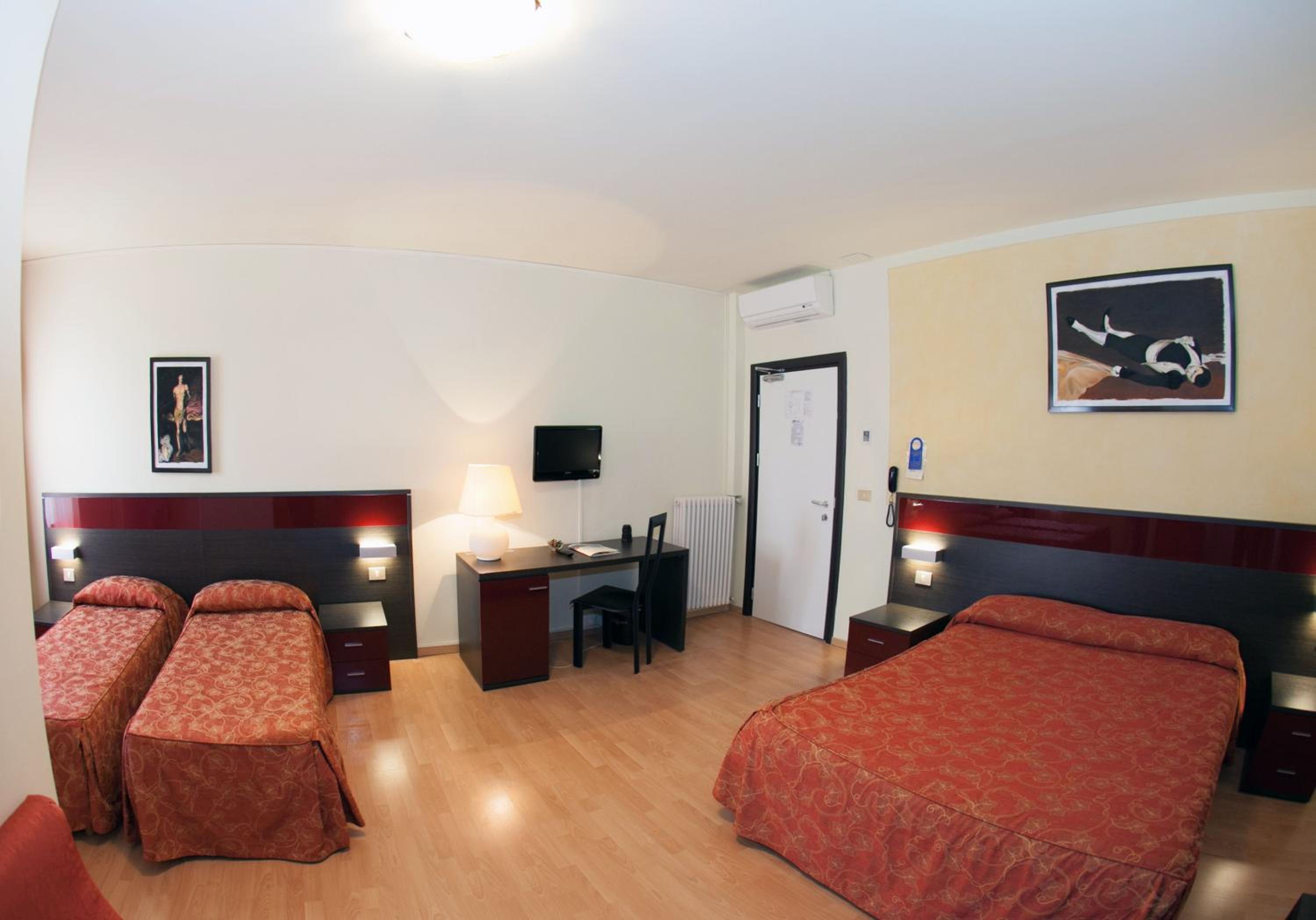 Quadruple Room - Photo 5