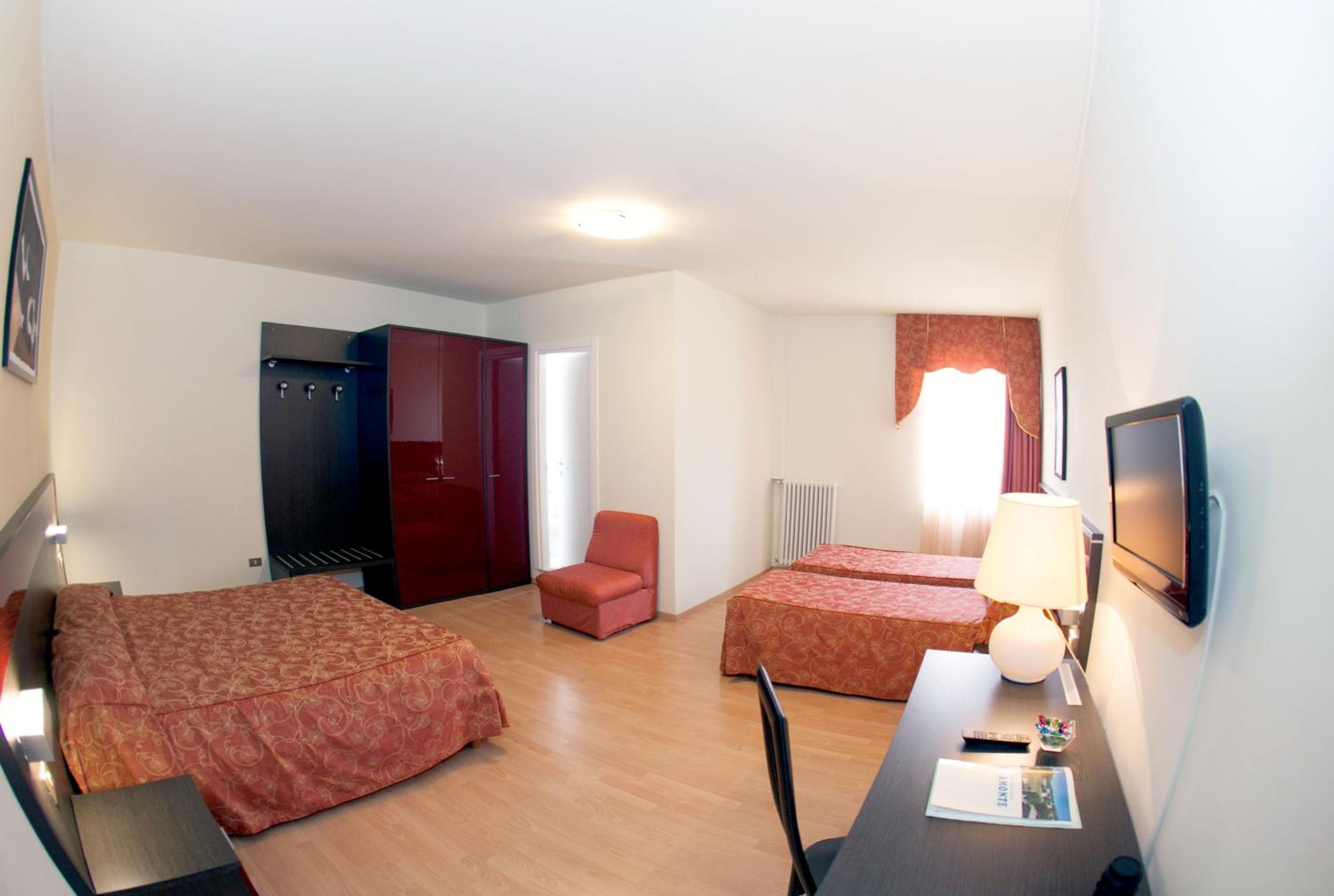 Quadruple Room - Photo 4