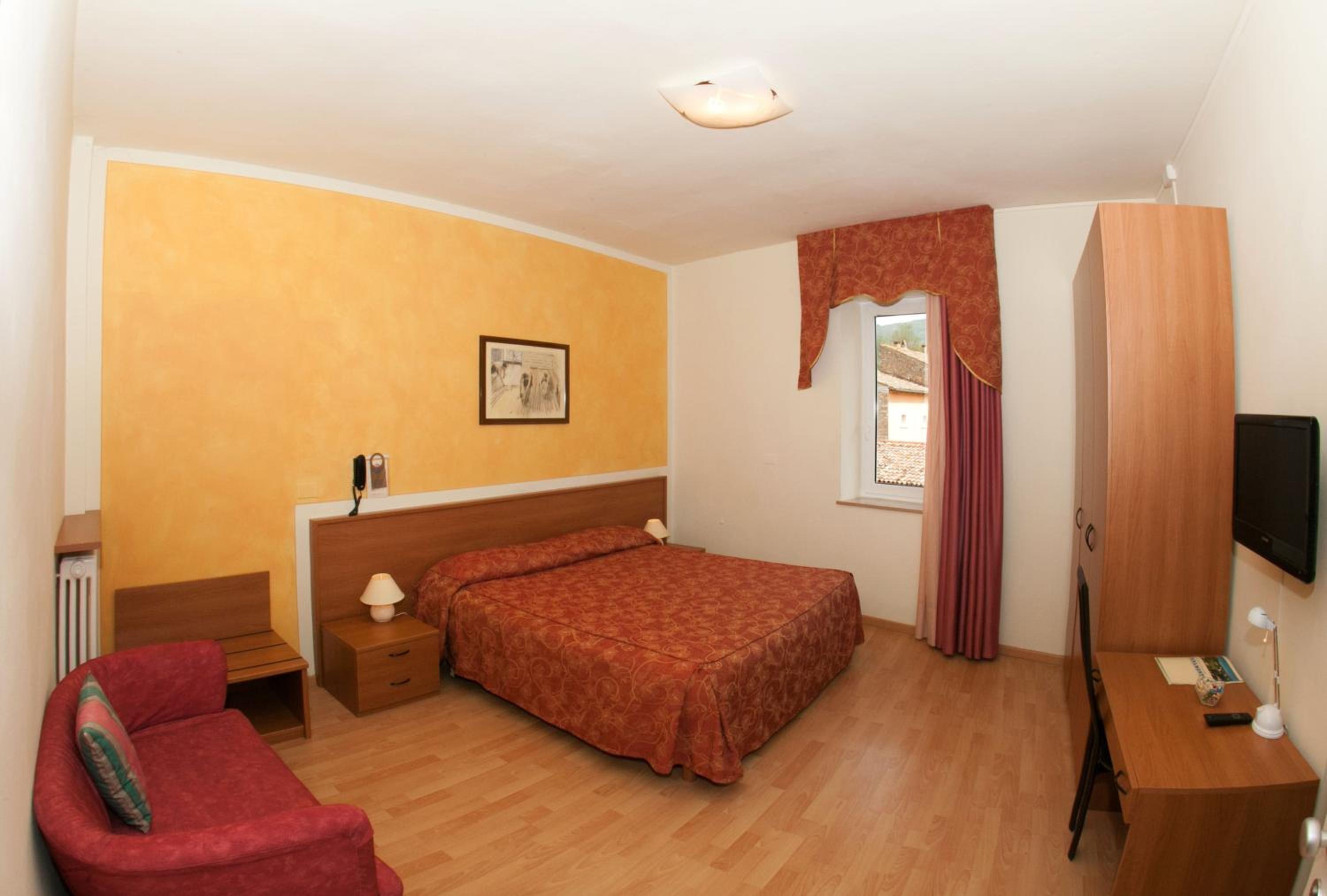 Double or Twin Room - Photo 5